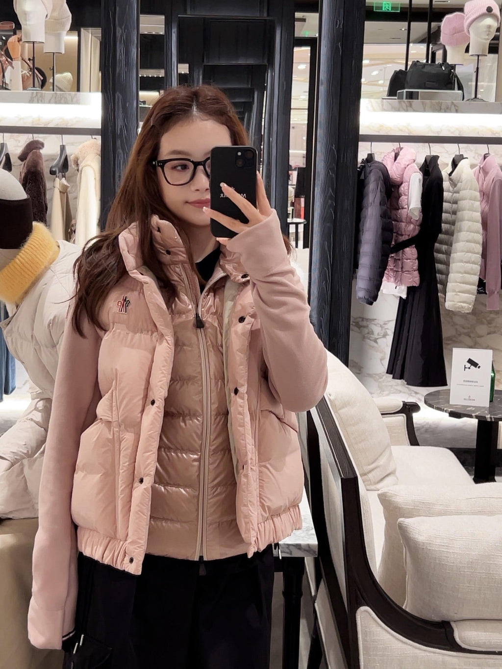 MONCLER 25S SLEEVELESS PUFFER VEST 200