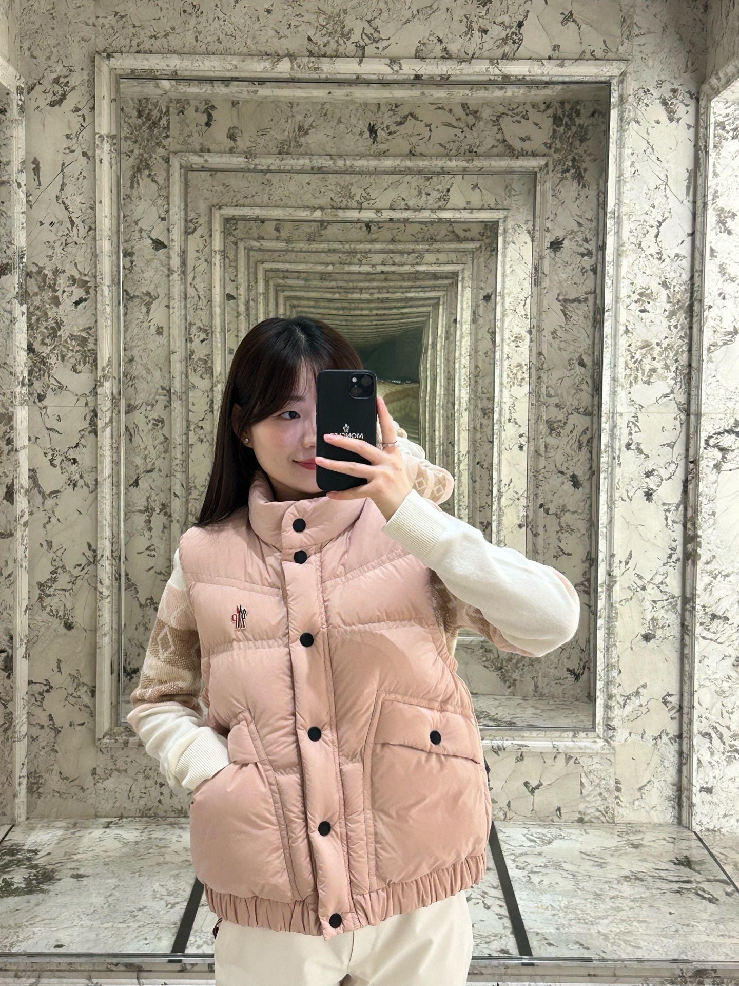 MONCLER 25S SLEEVELESS PUFFER VEST 200