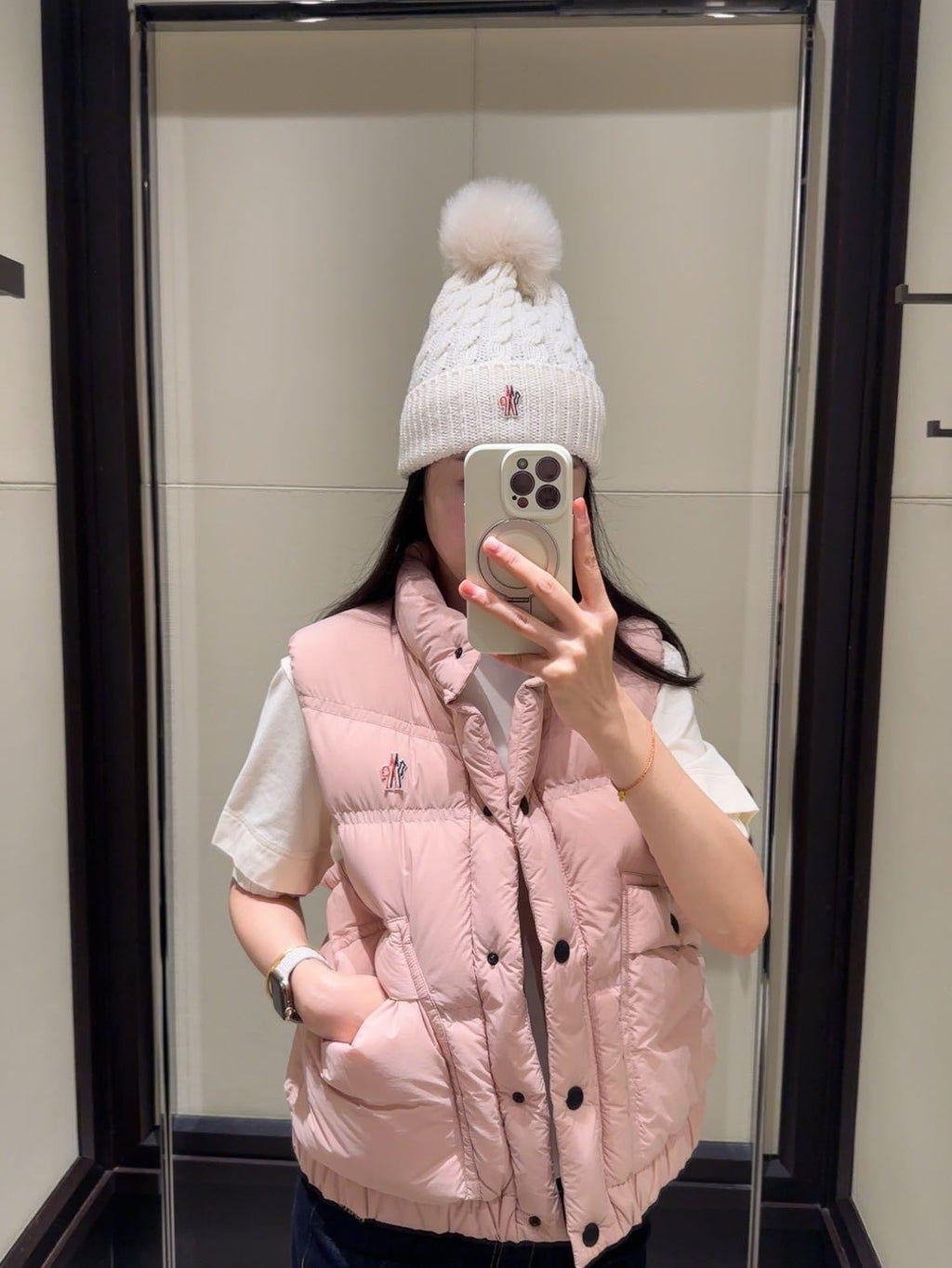 MONCLER 25S SLEEVELESS PUFFER VEST 200