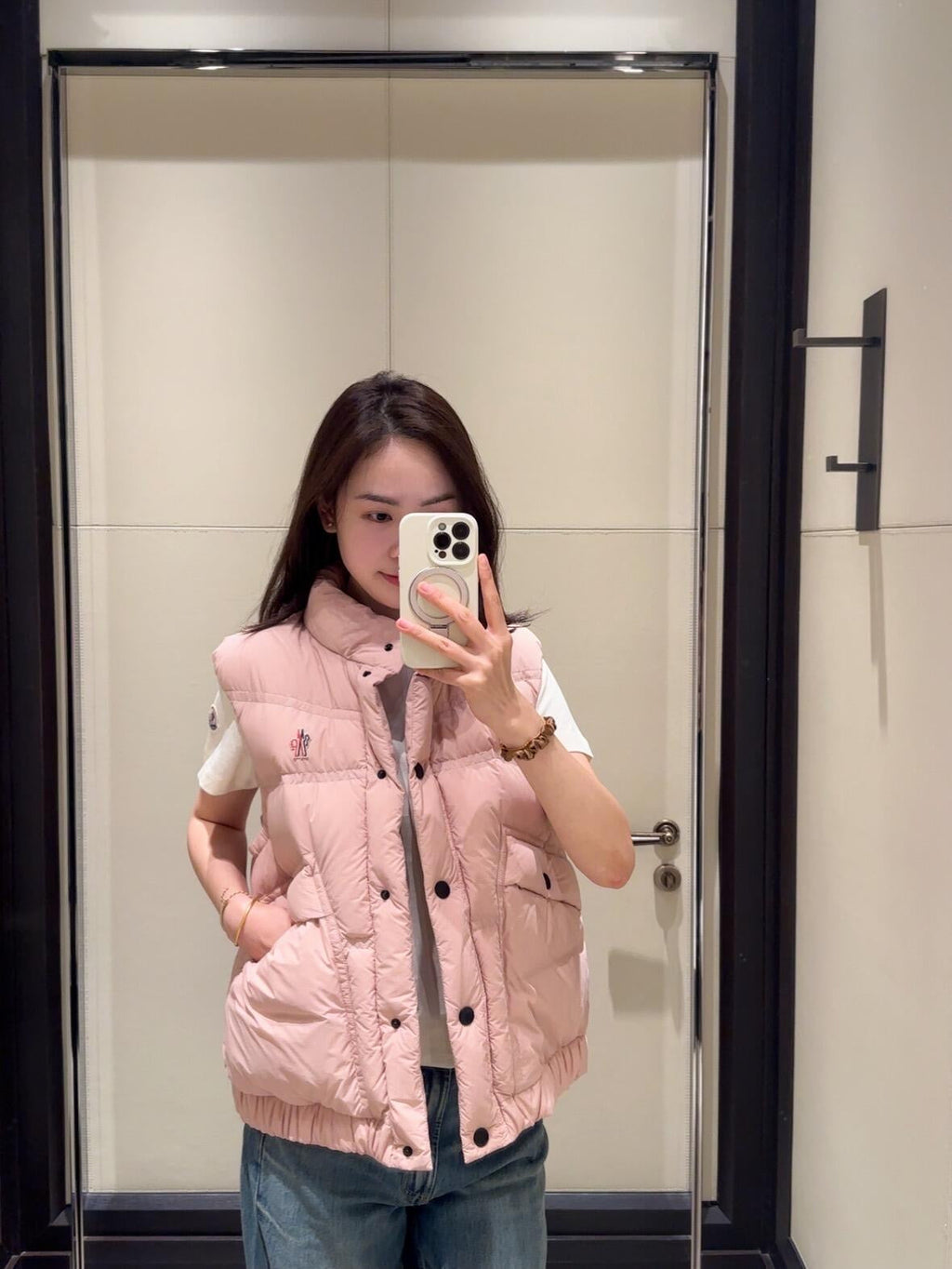 MONCLER 25S SLEEVELESS PUFFER VEST 200