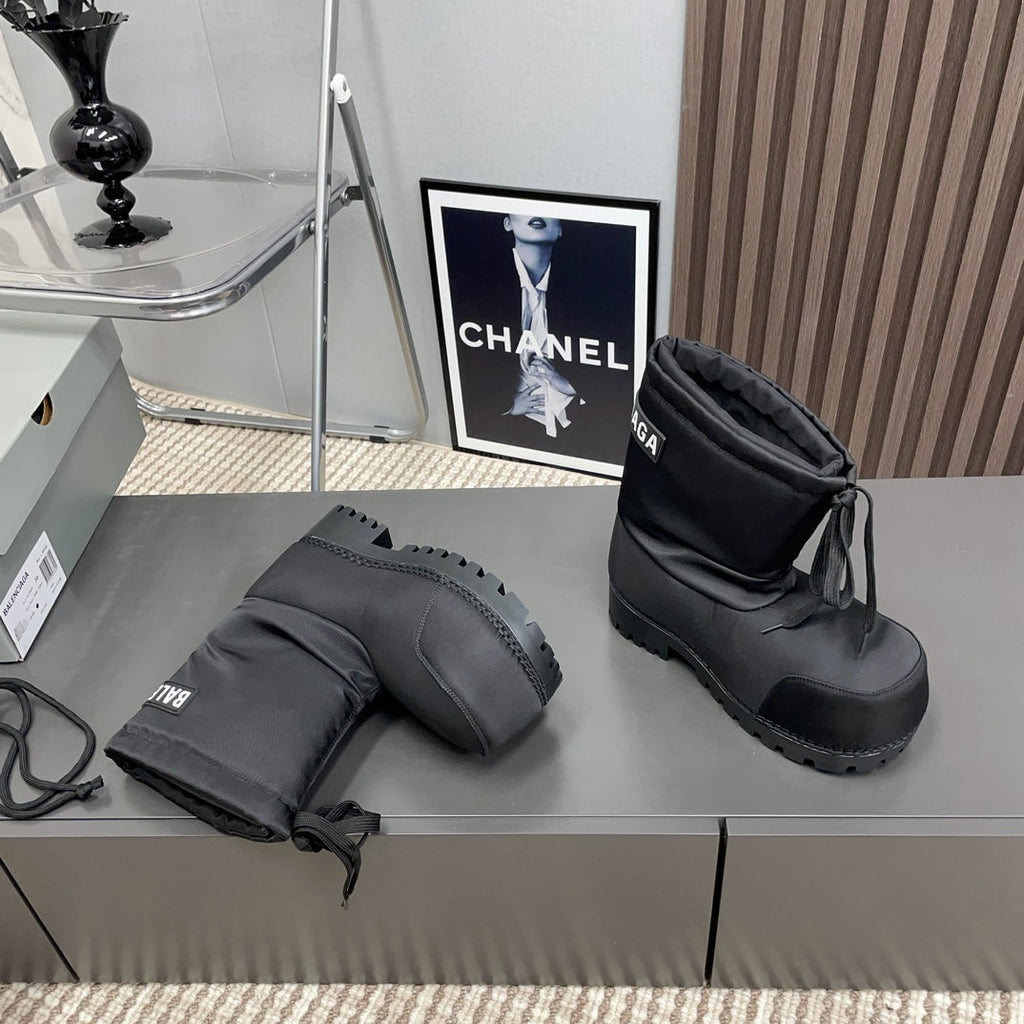 BALENCIAGA 25S ALASKA ANKLE BOOTS HIGH HEEL IN BLACK FABRIC STYLE 2