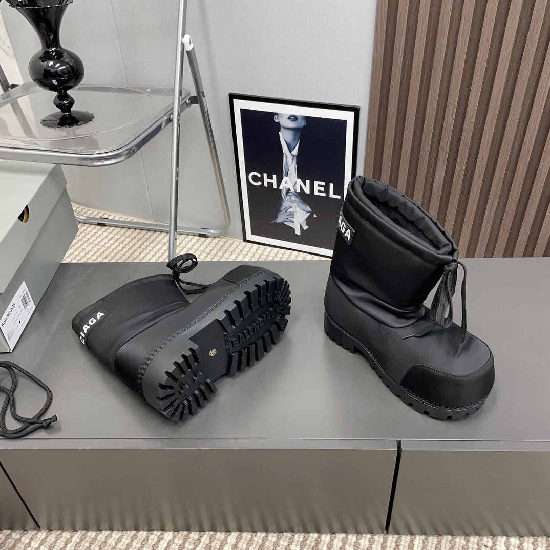 BALENCIAGA 25S ALASKA ANKLE BOOTS HIGH HEEL IN BLACK FABRIC STYLE 2