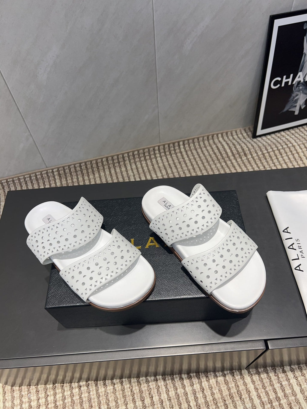 ALAIA CHUNKY TWO-STRAP SLIDES 25S IN WHITE CALFSKIN