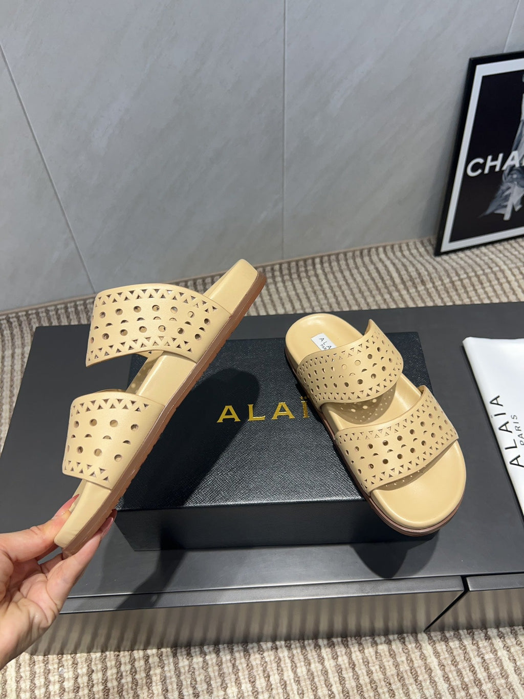 ALAIA CHUNKY TWO-STRAP SLIDES 25S IN BEIGE CALFSKIN
