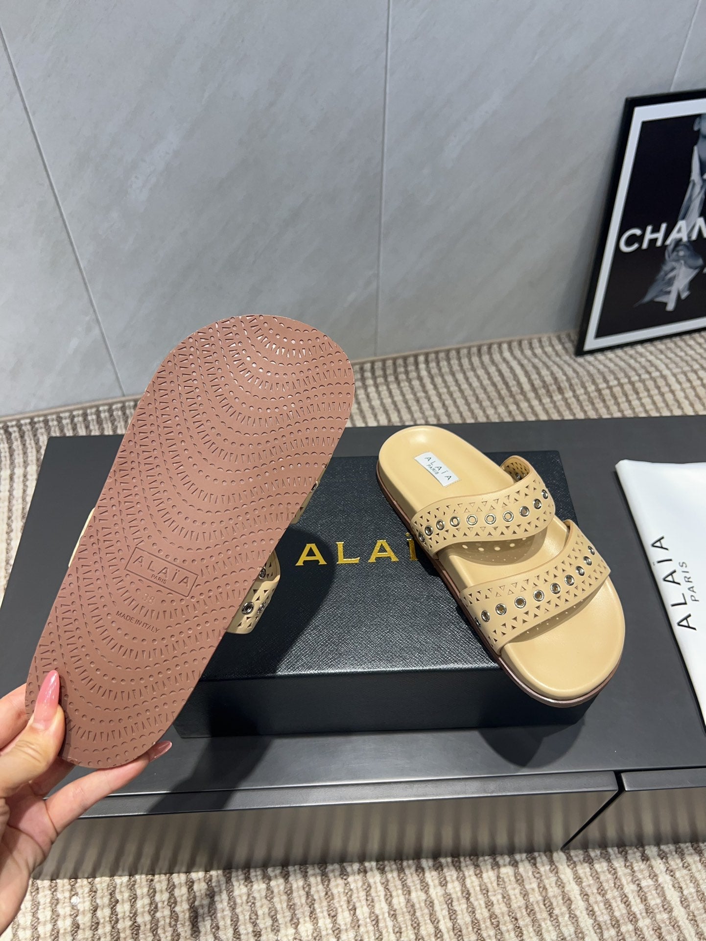 ALAIA DOUBLE-STRAP SANDALS 25S IN BEIGE CALFSKIN