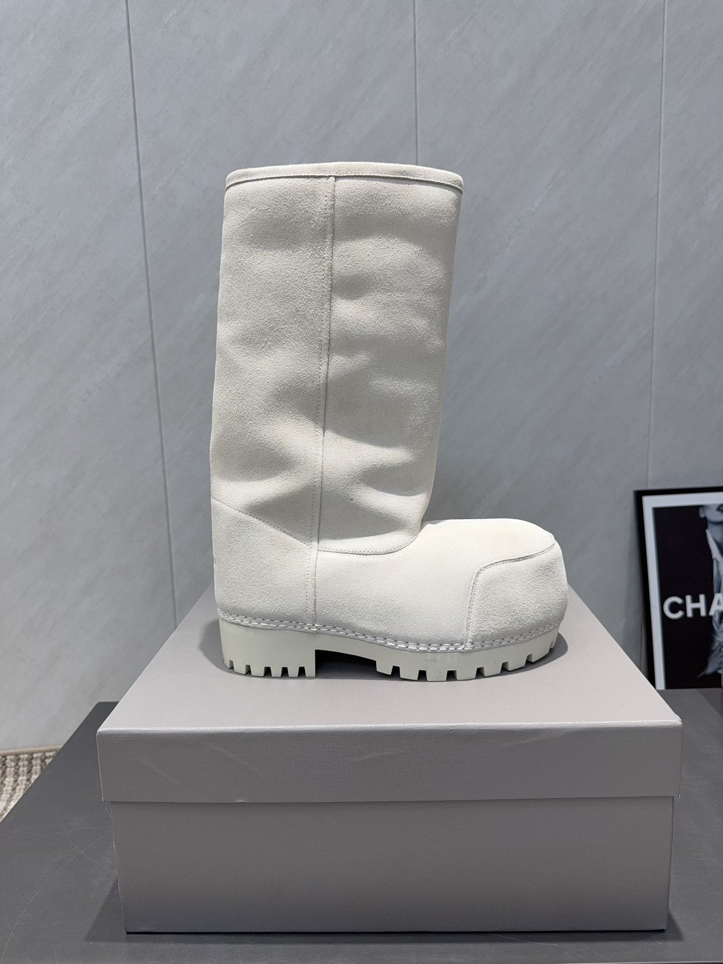 BALENCIAGA 25S BOOTS PLATFORM HEEL IN WHITE SUEDE STYLE 3