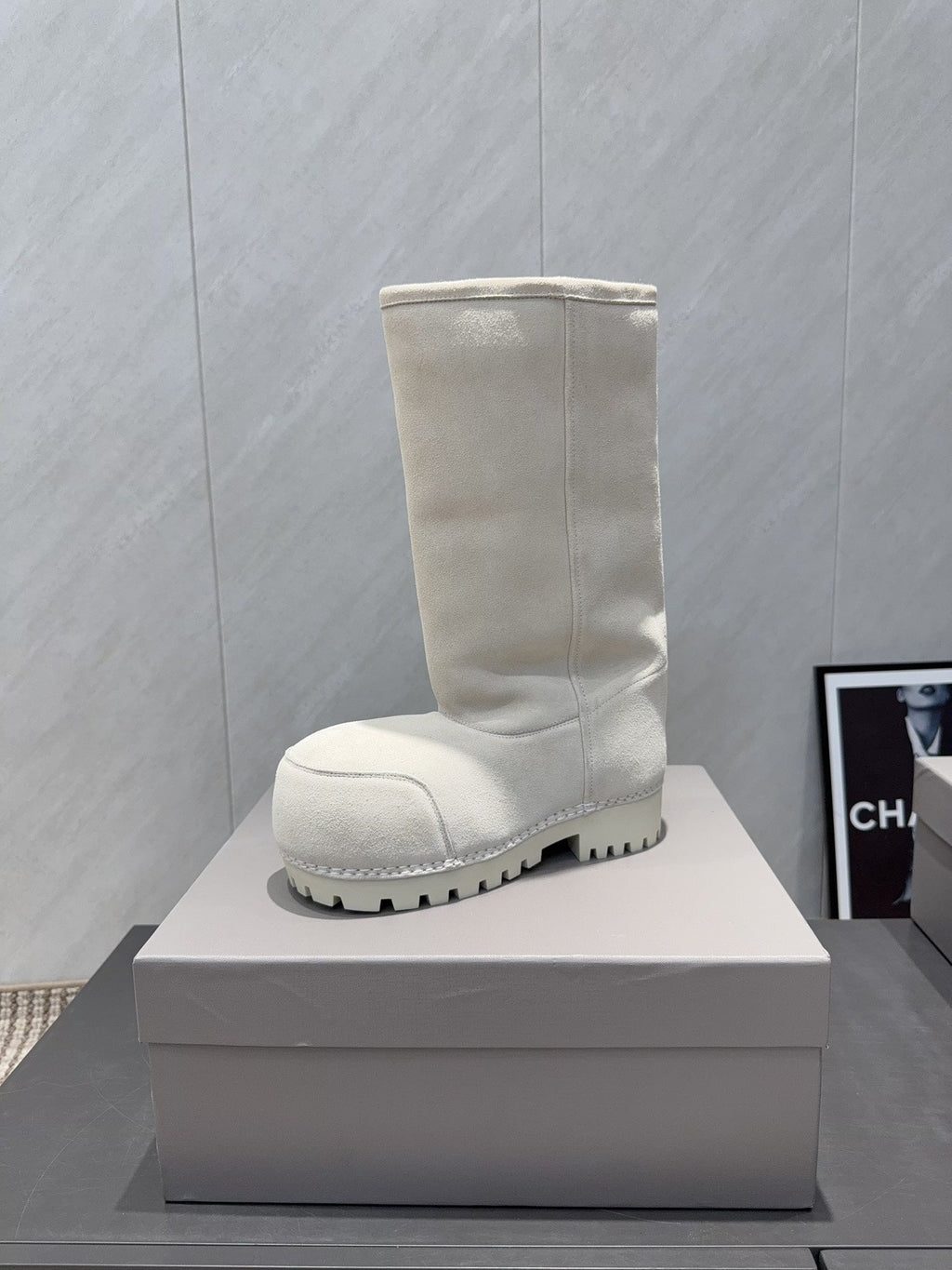 BALENCIAGA 25S BOOTS PLATFORM HEEL IN WHITE SUEDE STYLE 3