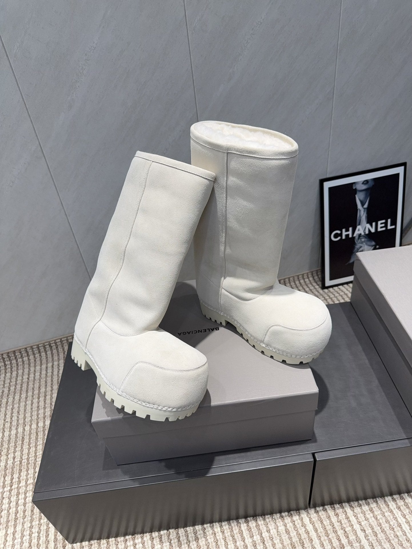 BALENCIAGA 25S BOOTS PLATFORM HEEL IN WHITE SUEDE STYLE 3
