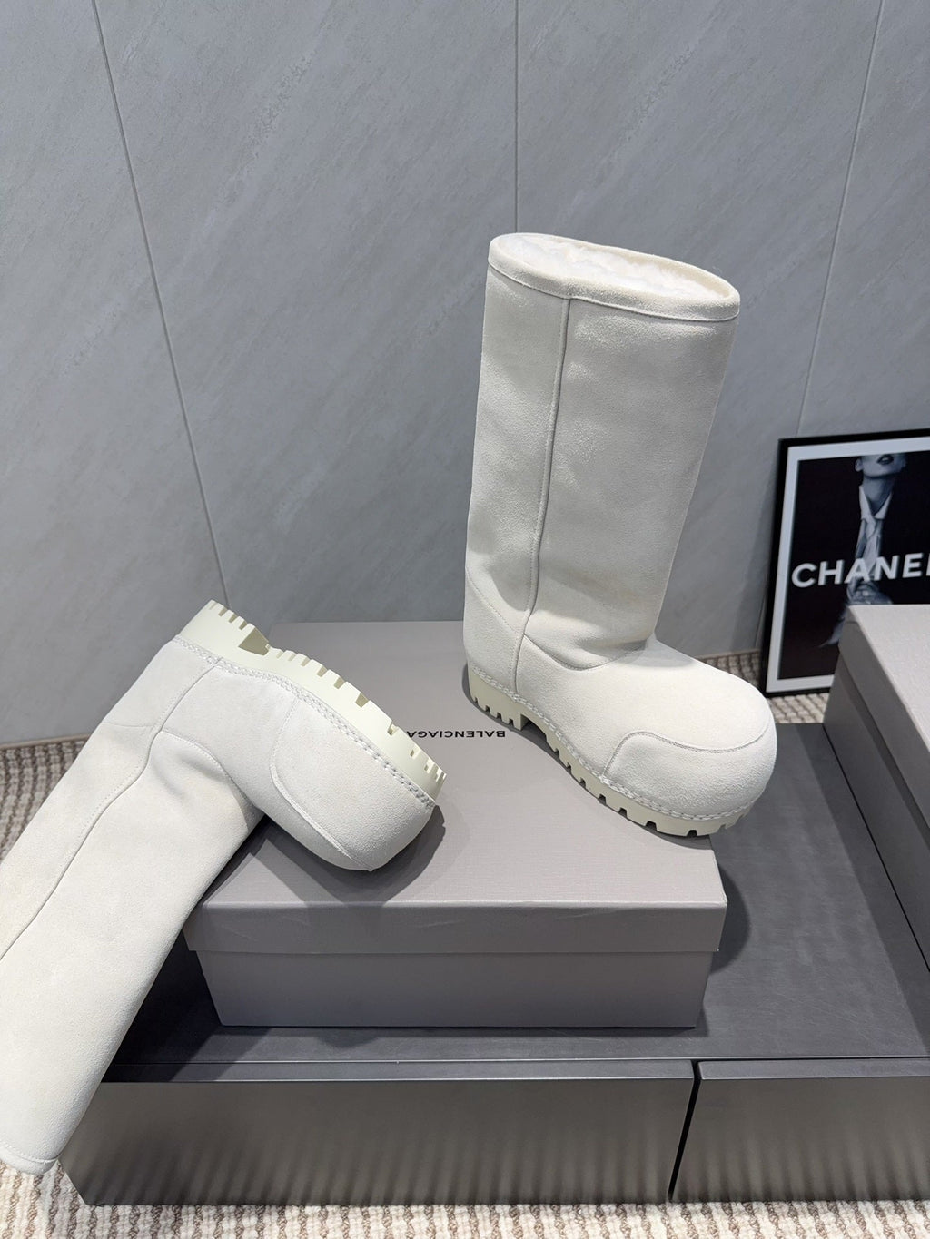 BALENCIAGA 25S BOOTS PLATFORM HEEL IN WHITE SUEDE STYLE 3