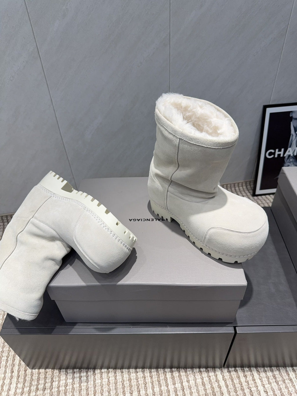 BALENCIAGA 25S LOW ANKLE BOOTS PLATFORM HEEL IN WHITE SUEDE STYLE 2