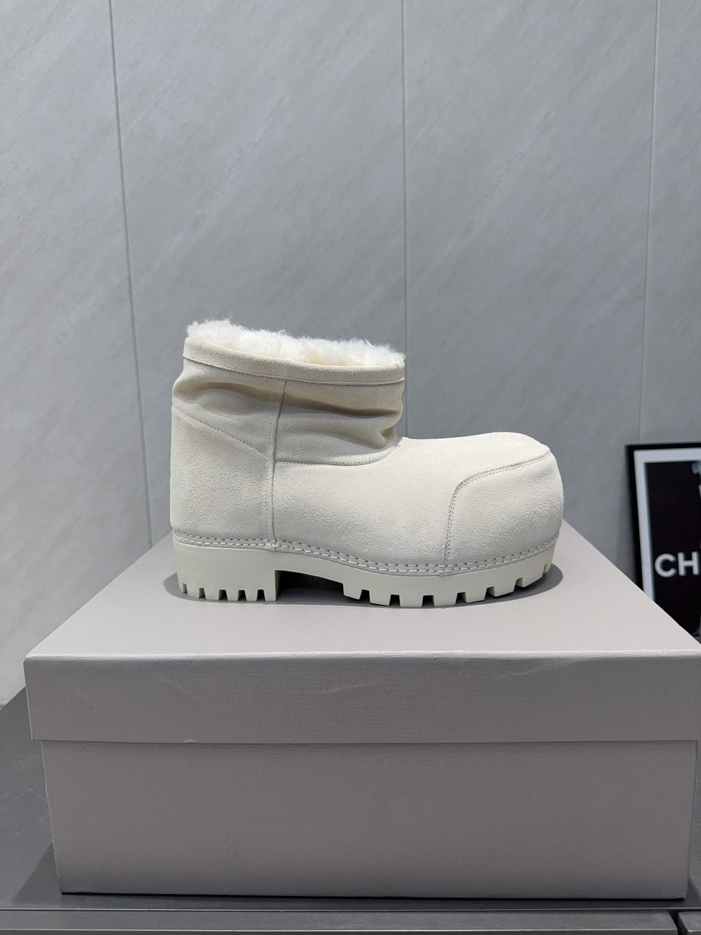 BALENCIAGA 25S LOW ANKLE BOOTS PLATFORM HEEL IN WHITE SUEDE STYLE 1