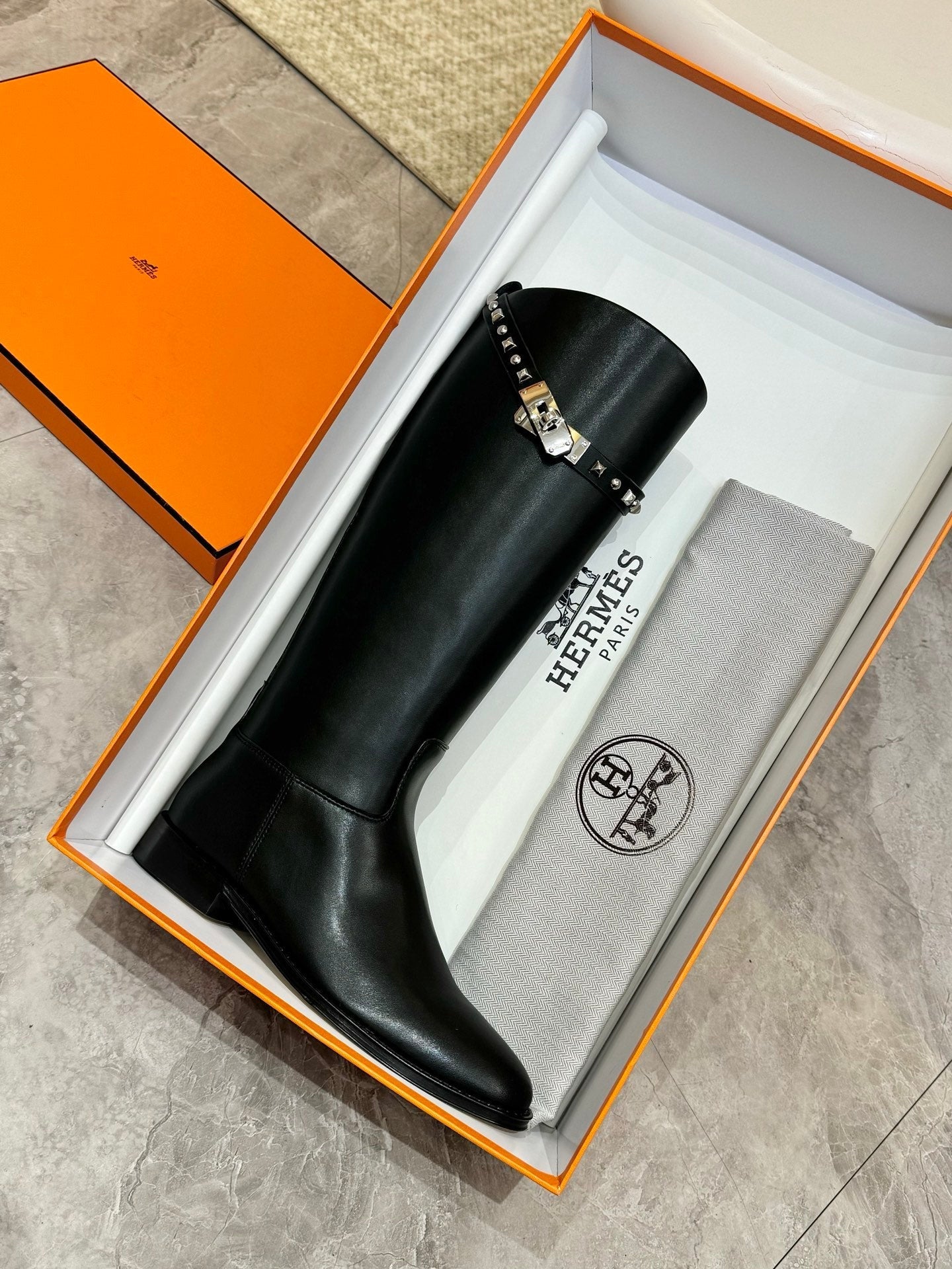 HM 25S KNEE-HIGH FLAT BOOTS IN BLACK LAMBSKIN WITH SILVER HARDWARE