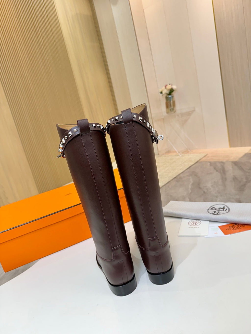 HM 25S KNEE-HIGH FLAT BOOTS IN DARK BROWN LAMBSKIN WITH SILVER HARDWARE