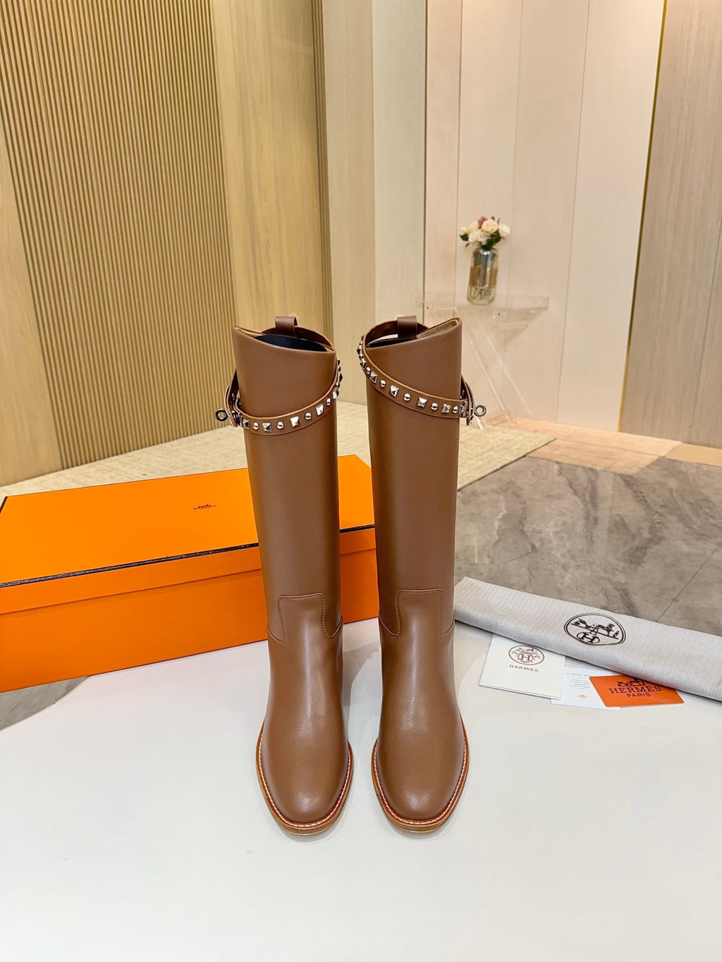 HM 25S KNEE-HIGH FLAT BOOTS IN BROWN LAMBSKIN WITH SILVER HARDWARE