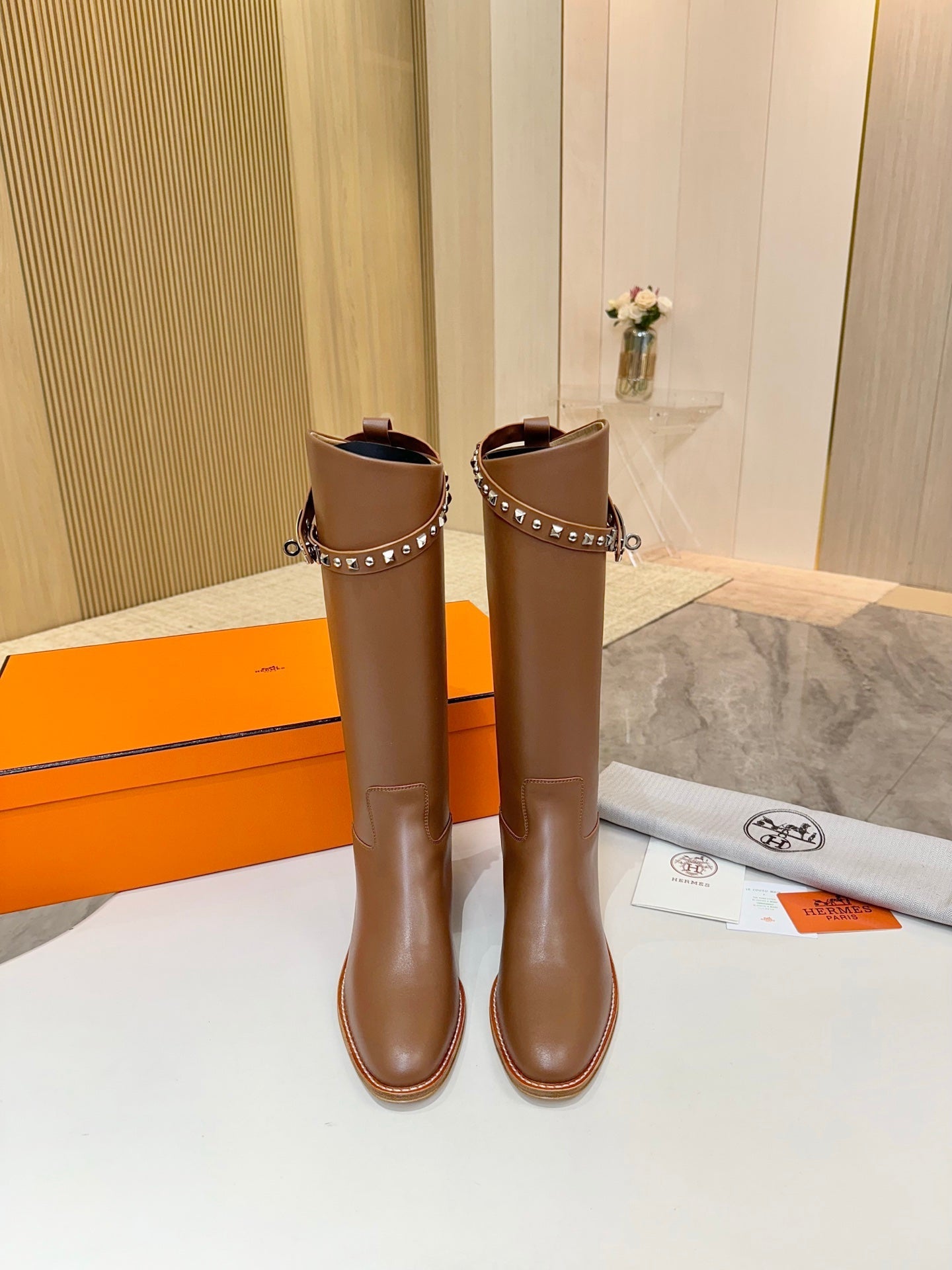 HM 25S KNEE-HIGH FLAT BOOTS IN BROWN LAMBSKIN WITH SILVER HARDWARE