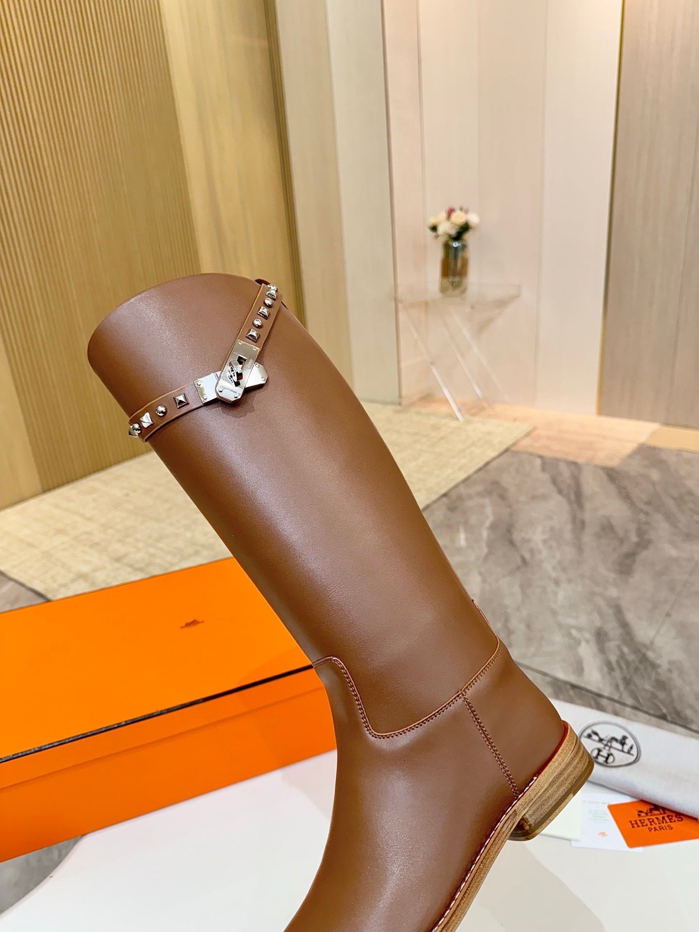 HM 25S KNEE-HIGH FLAT BOOTS IN BROWN LAMBSKIN WITH SILVER HARDWARE