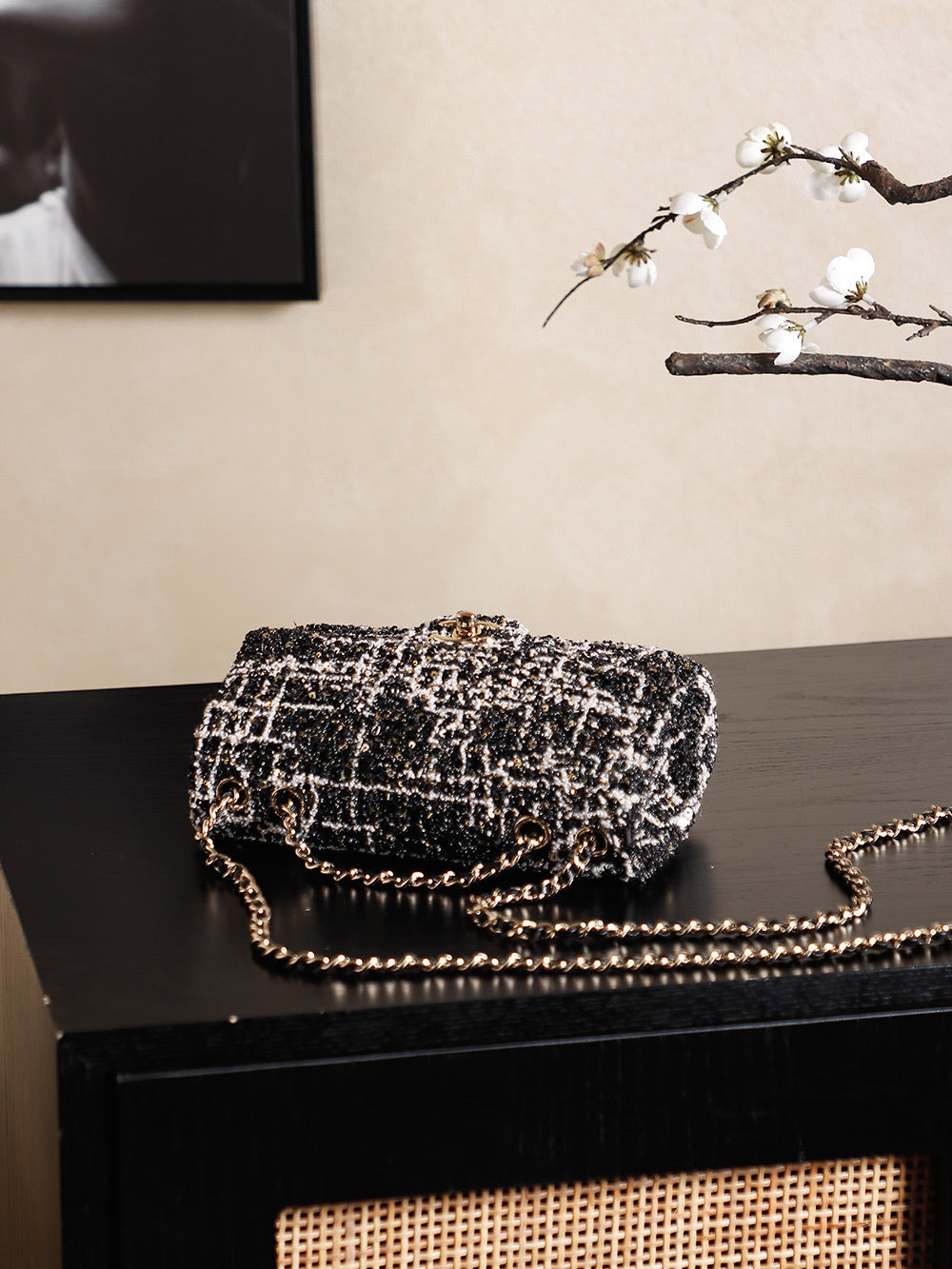 CHANEL 25S FLAP BAG 21 CM IN BLACK SEQUINED TWEED WITH GOLD HARDWARE