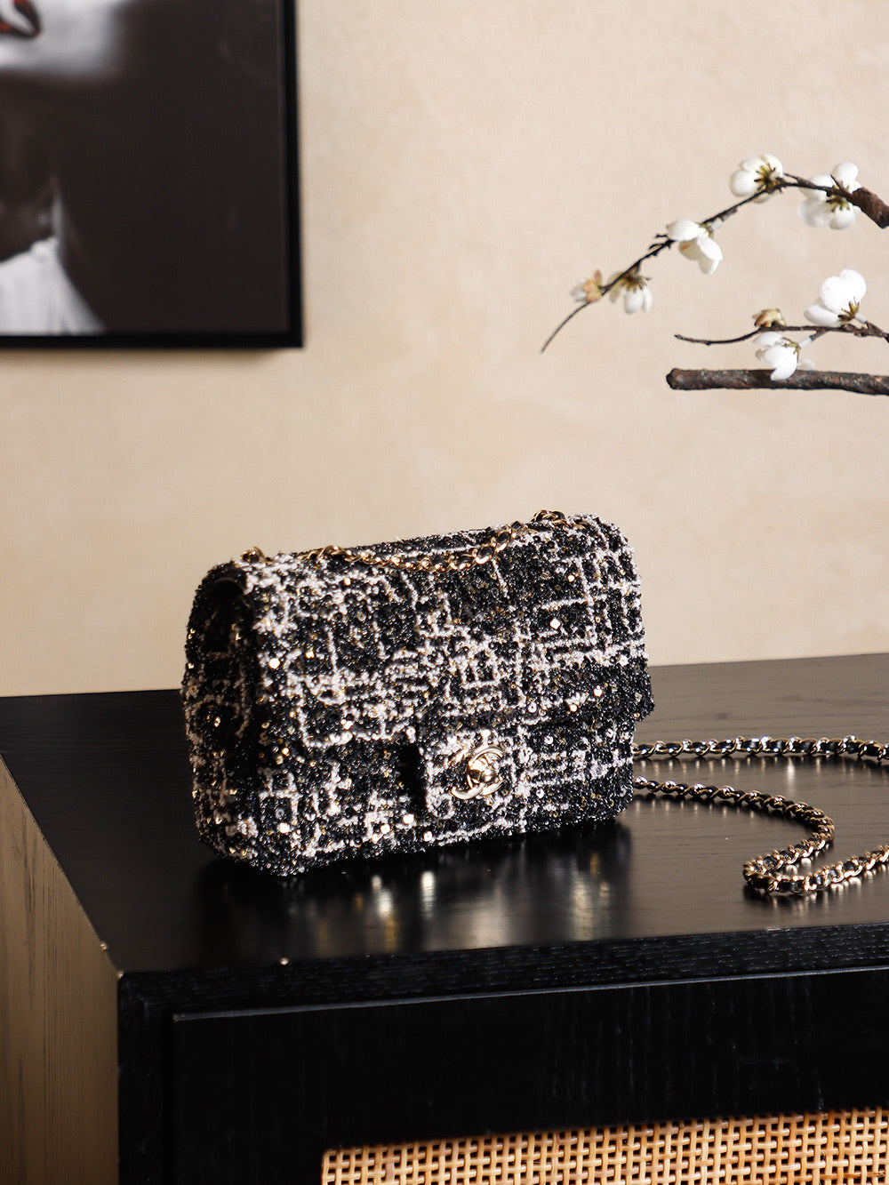 CHANEL 25S FLAP BAG 21 CM IN BLACK SEQUINED TWEED WITH GOLD HARDWARE