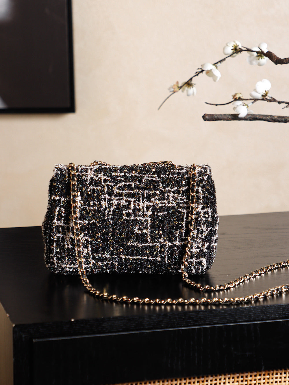 CHANEL 25S FLAP BAG 21 CM IN BLACK SEQUINED TWEED WITH GOLD HARDWARE