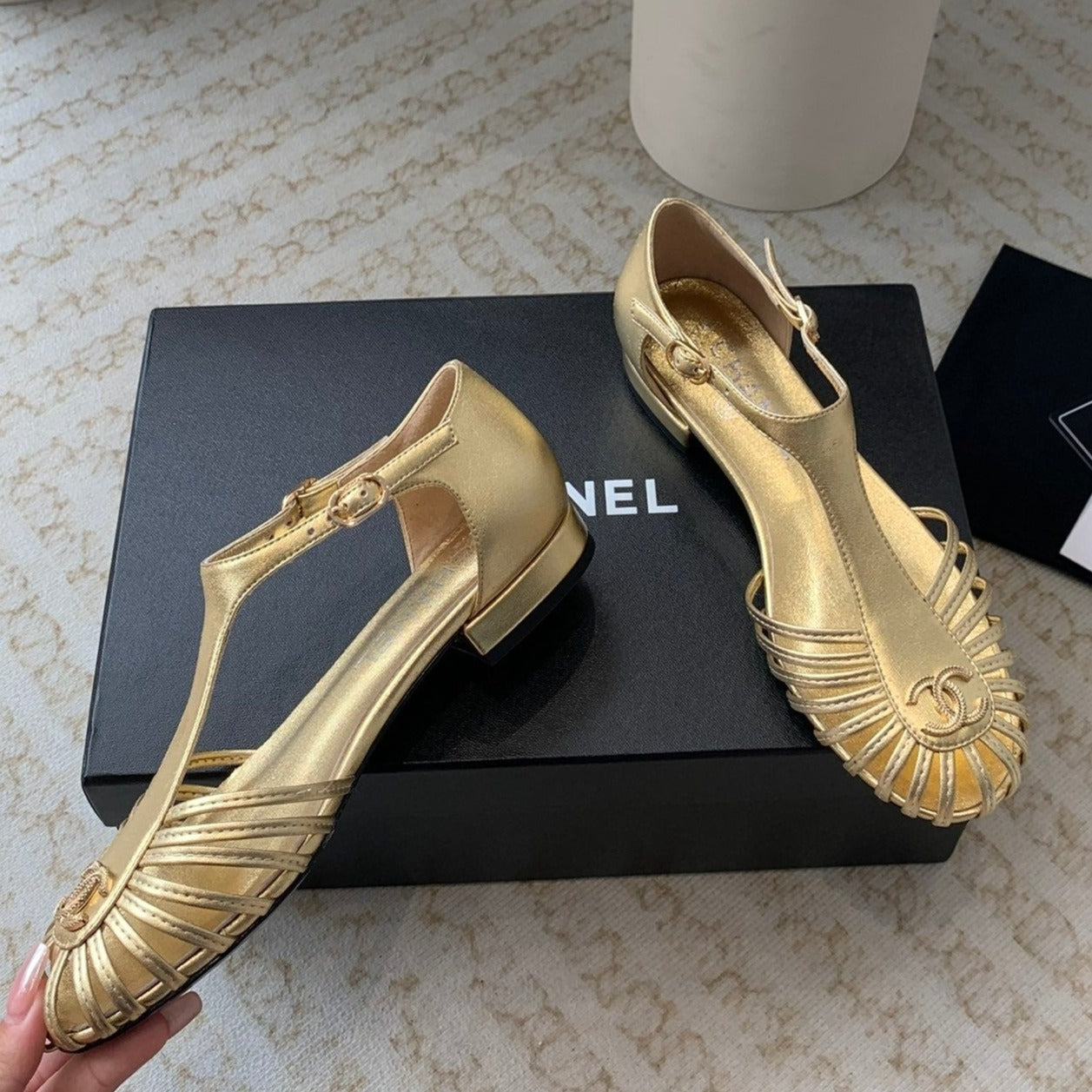 Summer New Hollow Roman Sandals Gold Sheepskin