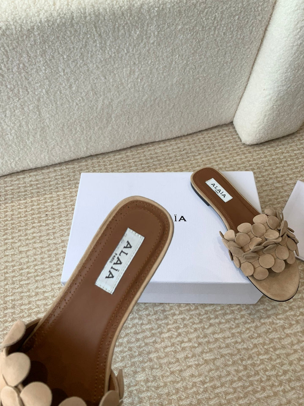 ALAIA FLAT MULE IN BEIGE CREAM SUEDE