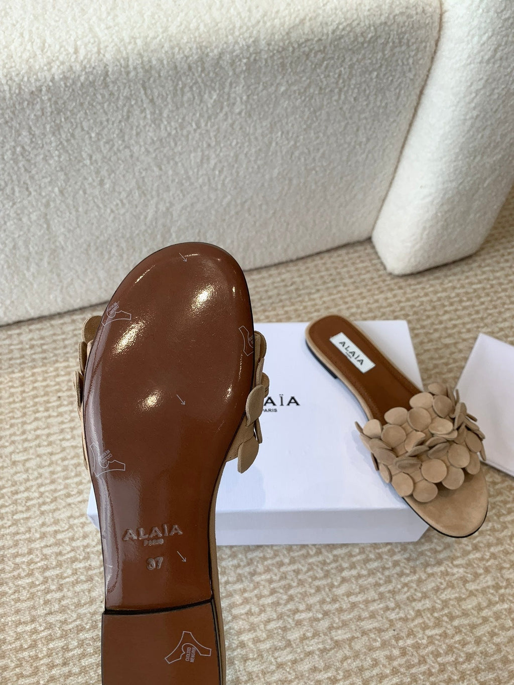 ALAIA FLAT MULE IN BEIGE CREAM SUEDE