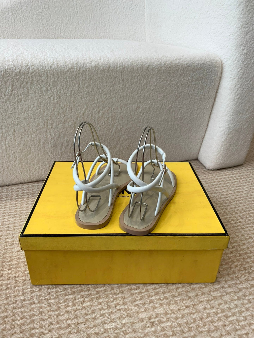 FENDI O'LOCK THONG SANDAL WHITE CALFSKIN WITH GOLD HARDWARE