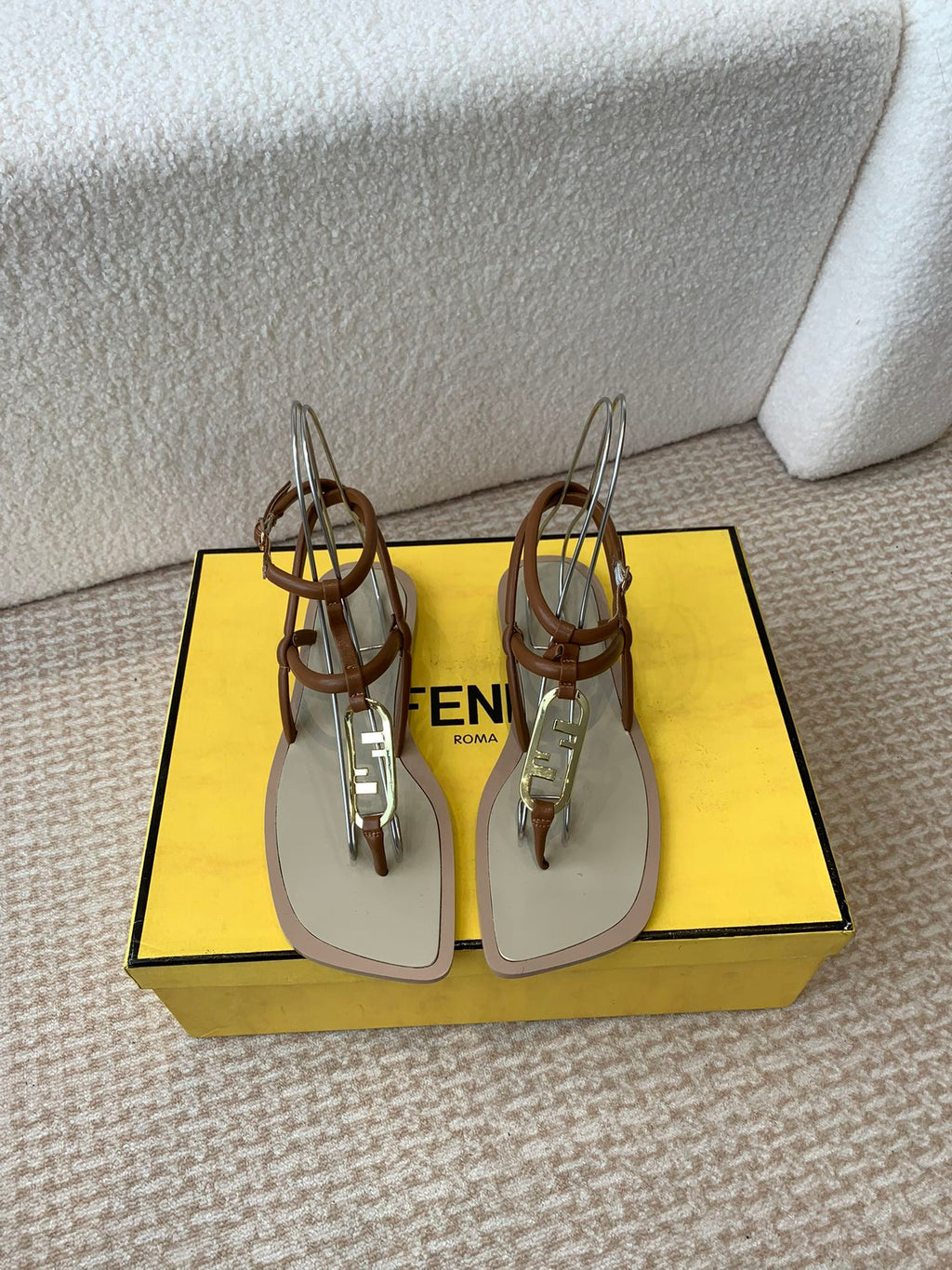 FENDI O'LOCK THONG SANDAL BROWN CALFSKIN WITH GOLD HARDWARE
