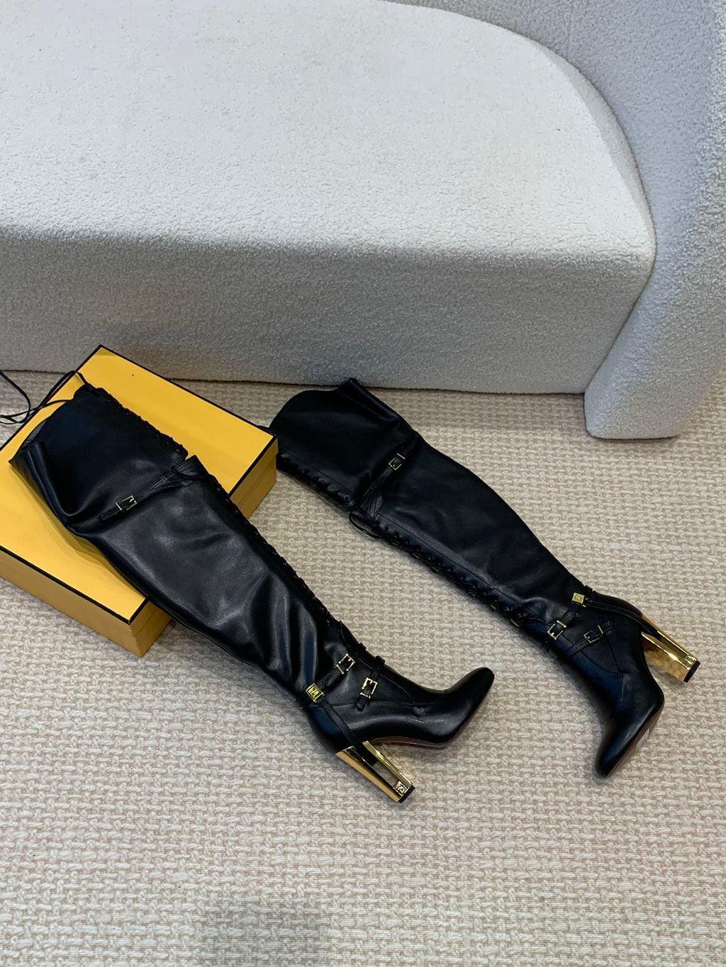 FE FEEL SANDALS IN BROWN AND BLACK FABRIC