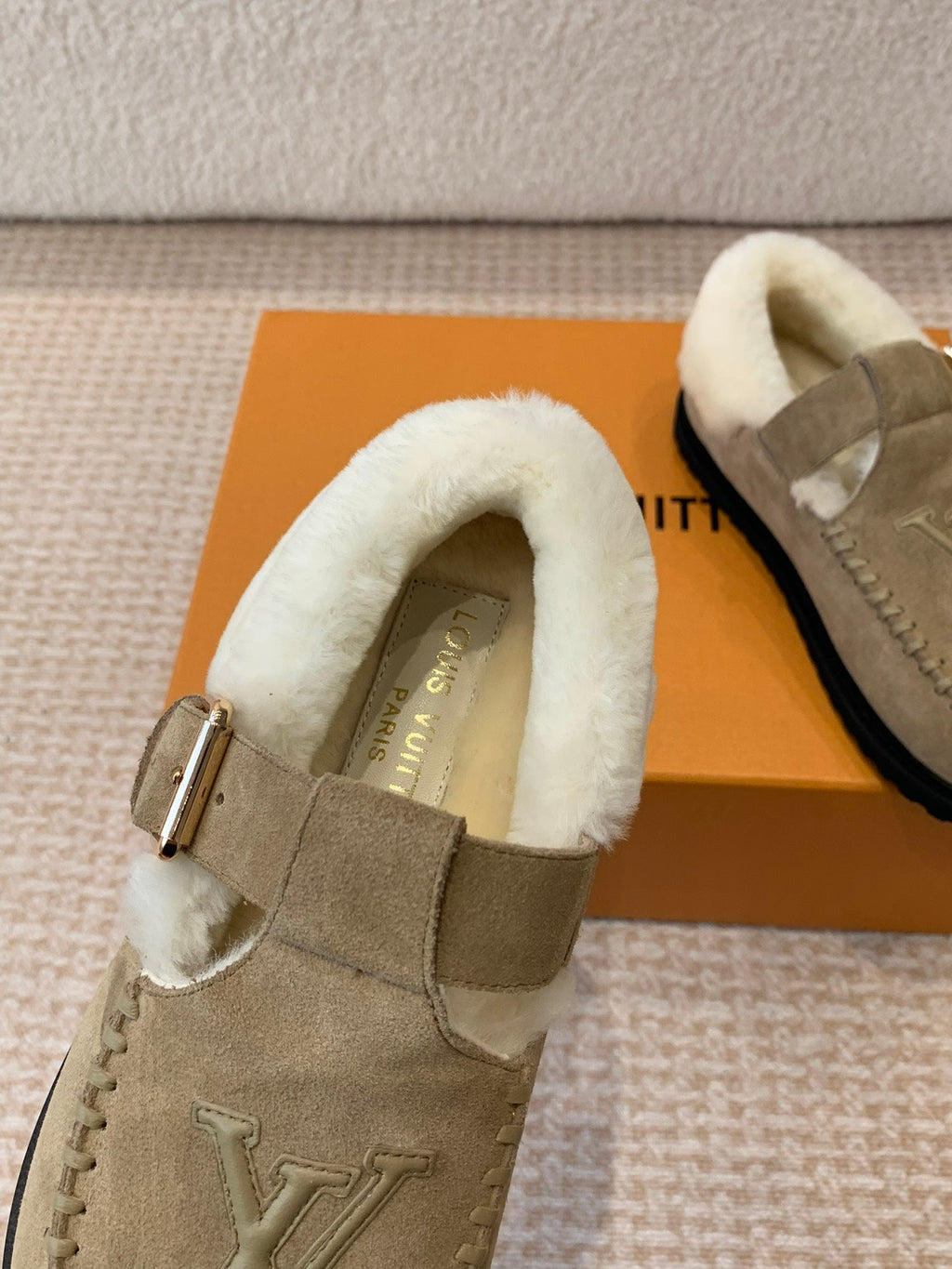 COLORADO COMFORT MARY JANE IN KHAKI GREEN SUEDE AND SHEARLING LINING