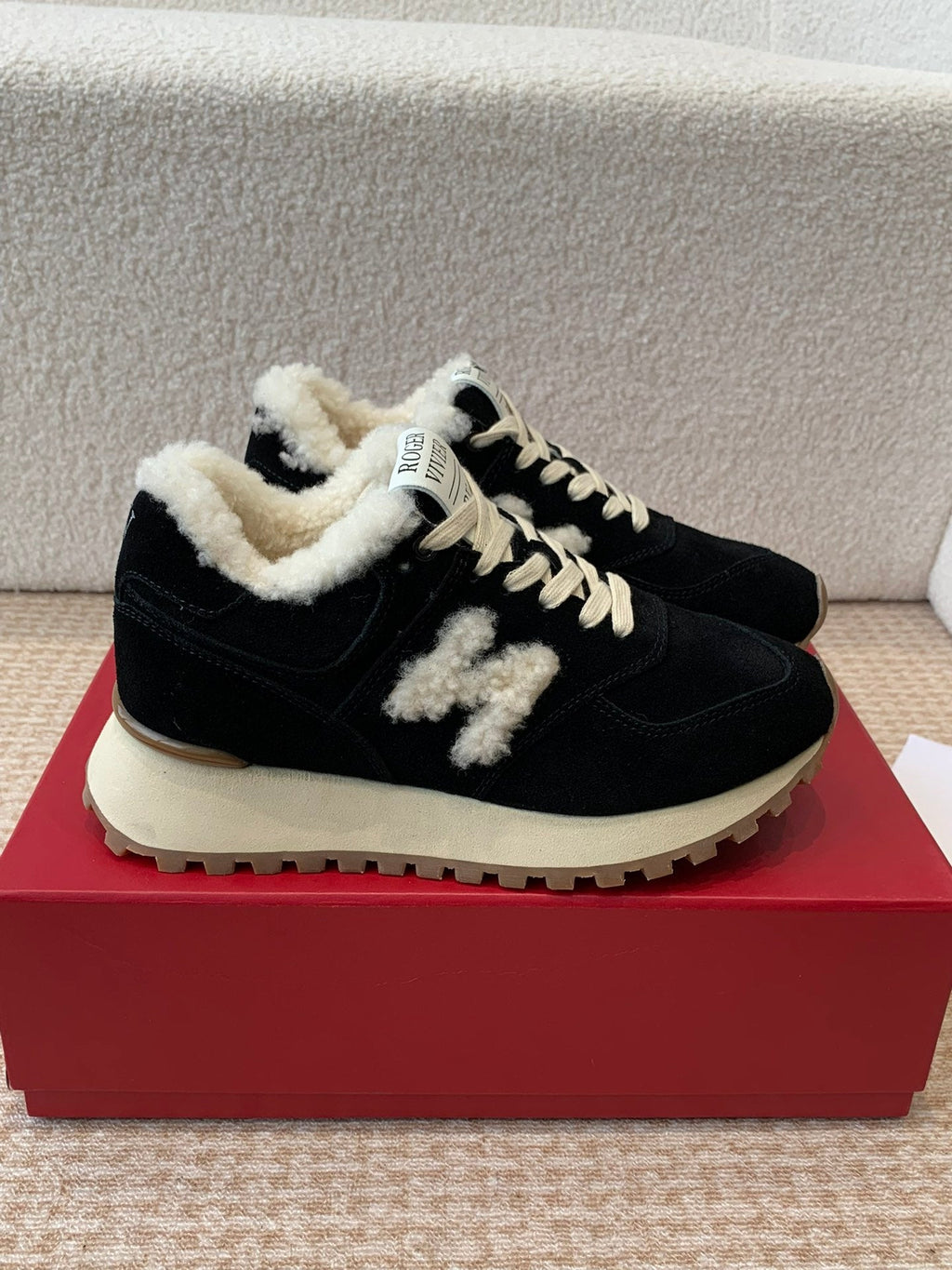 VIV' RUN SNEAKER IN BLACK SUEDE AND SHEARLING