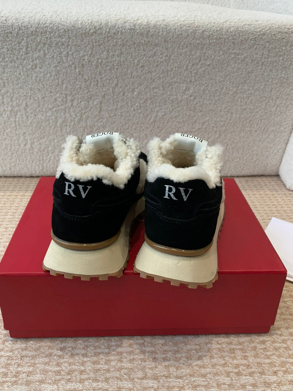 VIV' RUN SNEAKER IN BLACK SUEDE AND SHEARLING