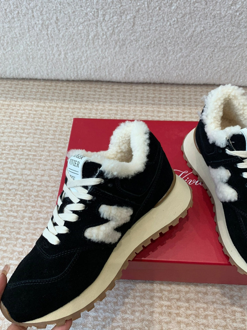 VIV' RUN SNEAKER IN BLACK SUEDE AND SHEARLING