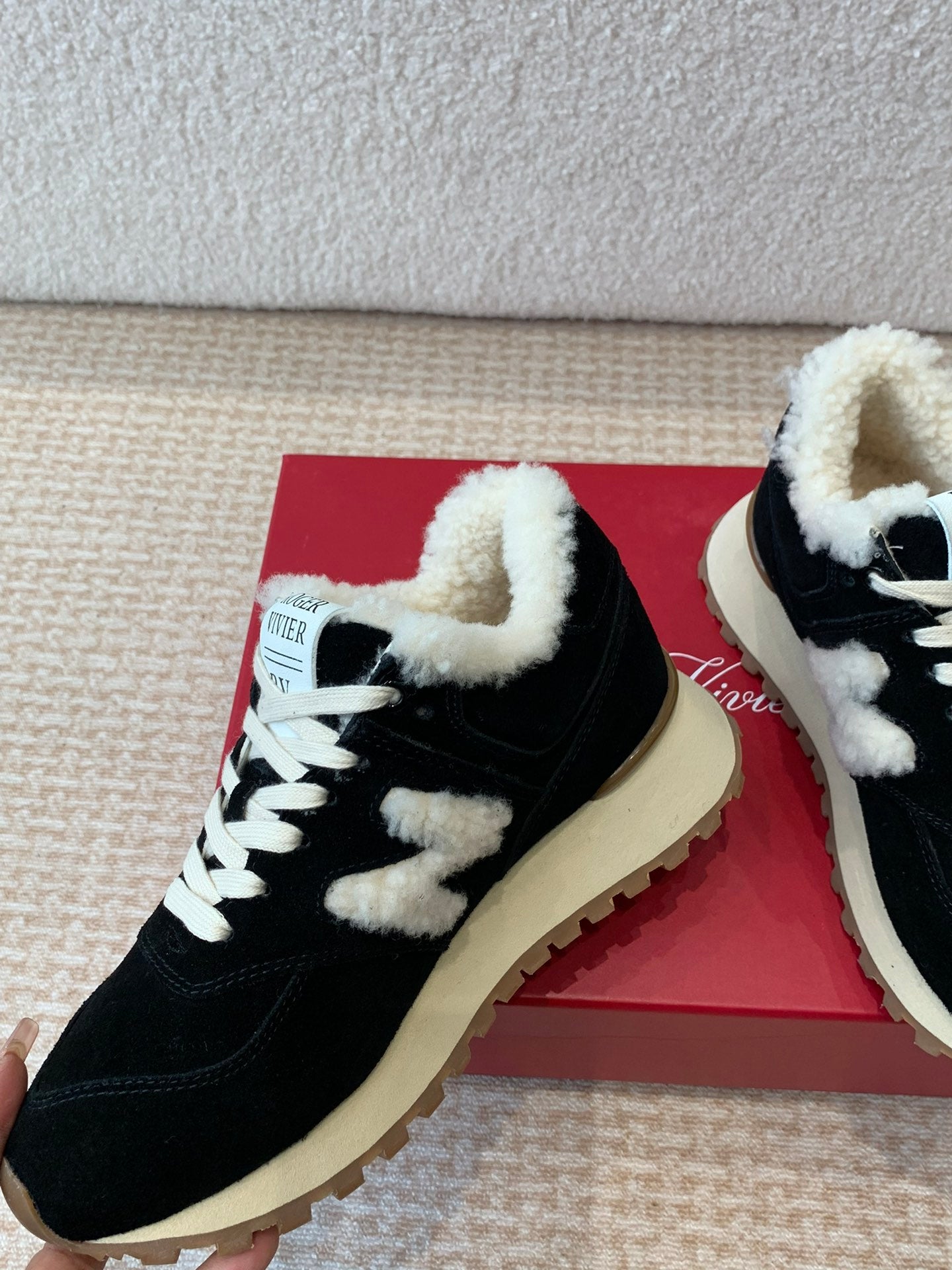 VIV' RUN SNEAKER IN BLACK SUEDE AND SHEARLING