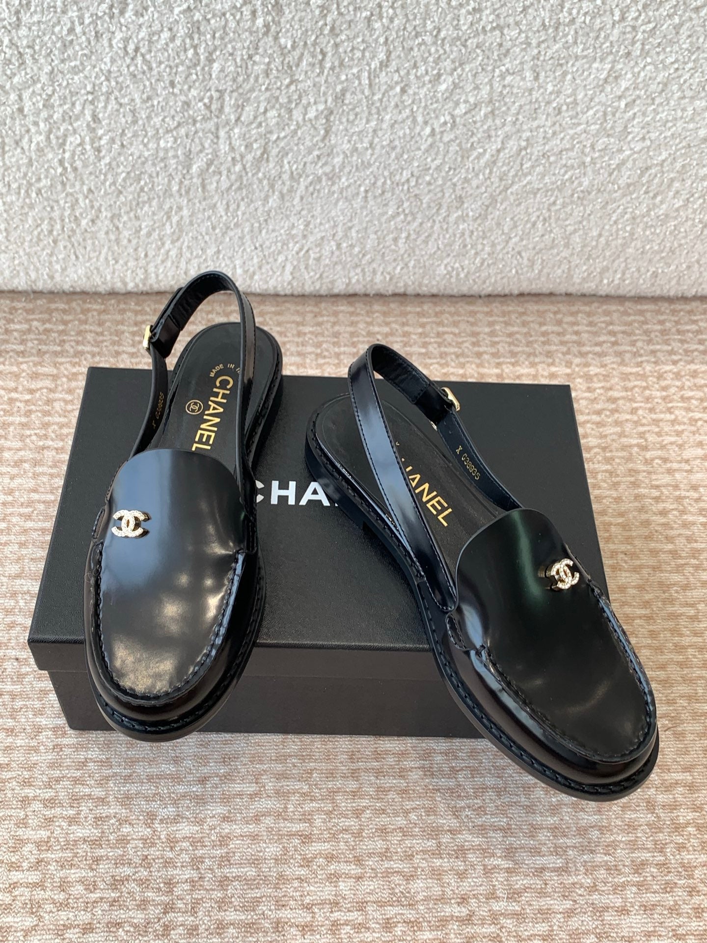 CC MOCCASIN SLINGBACK IN BLACK PATENT CALFSKIN