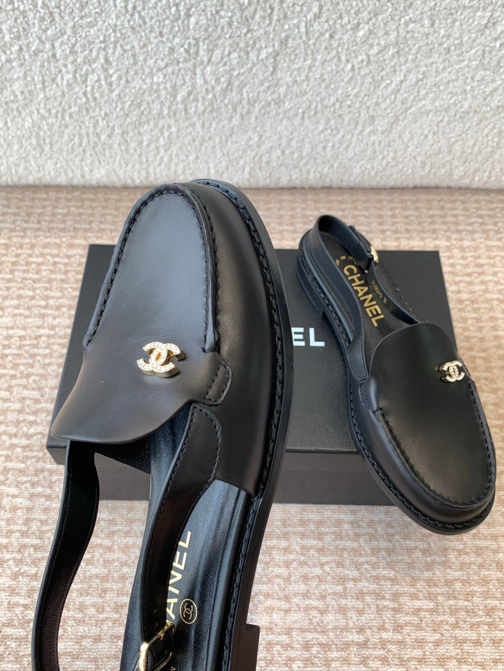 CC MOCCASIN SLINGBACK IN BLACK CALFSKIN