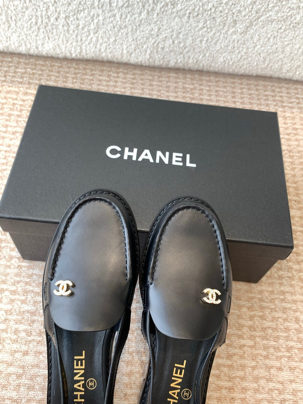 CC MOCCASIN SLINGBACK IN BLACK CALFSKIN