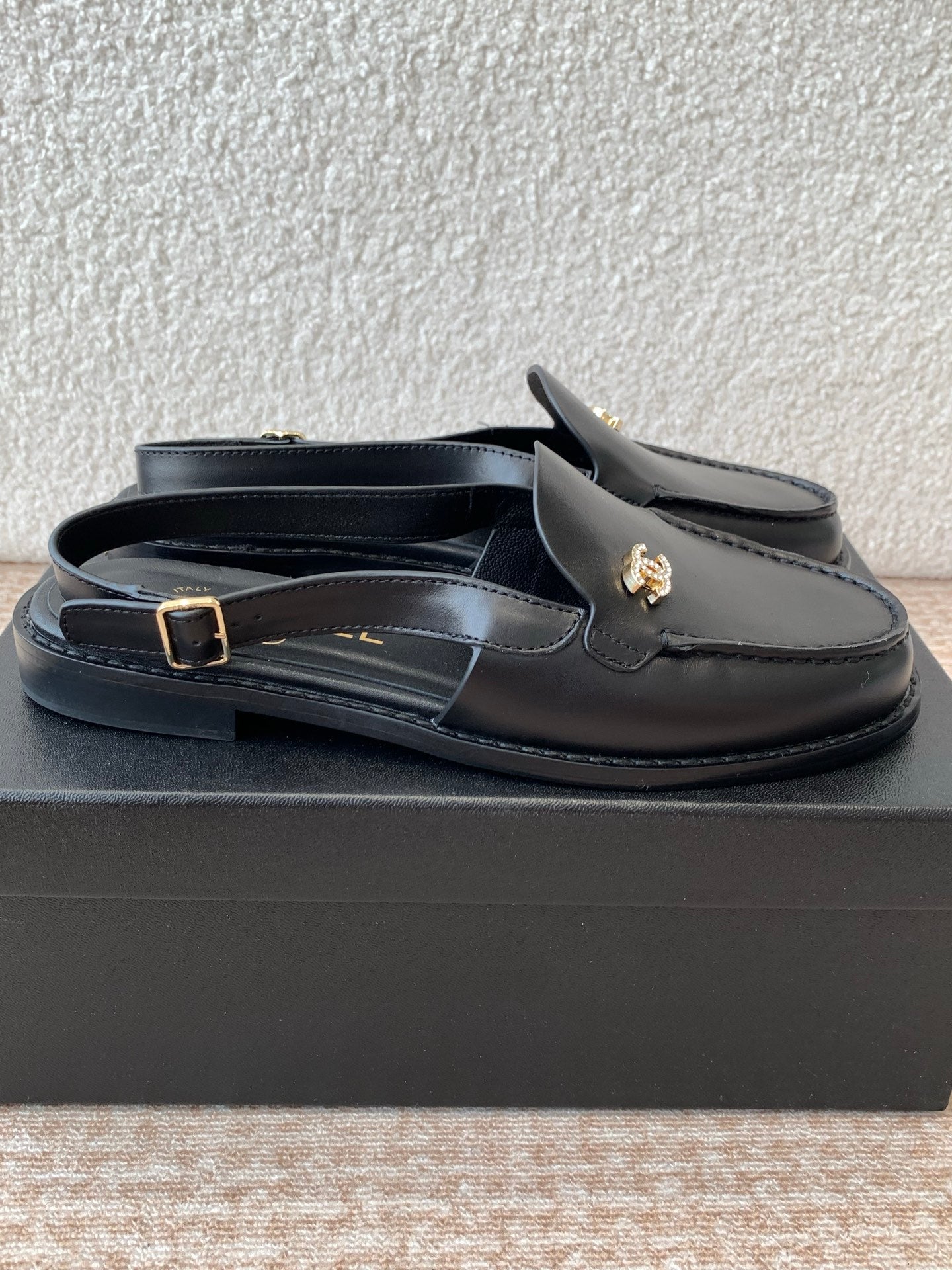 CC MOCCASIN SLINGBACK IN BLACK CALFSKIN