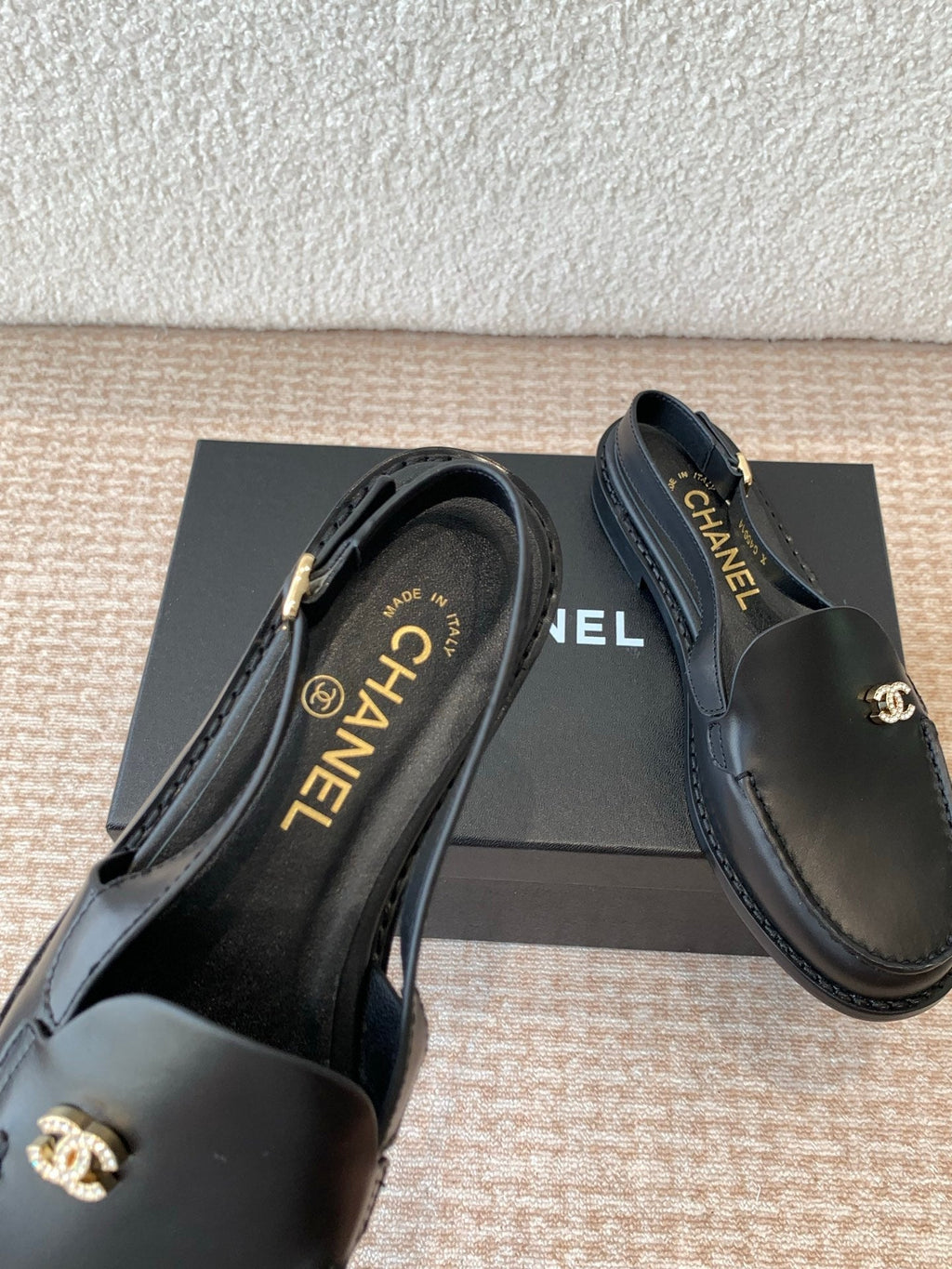 CC MOCCASIN SLINGBACK IN BLACK CALFSKIN