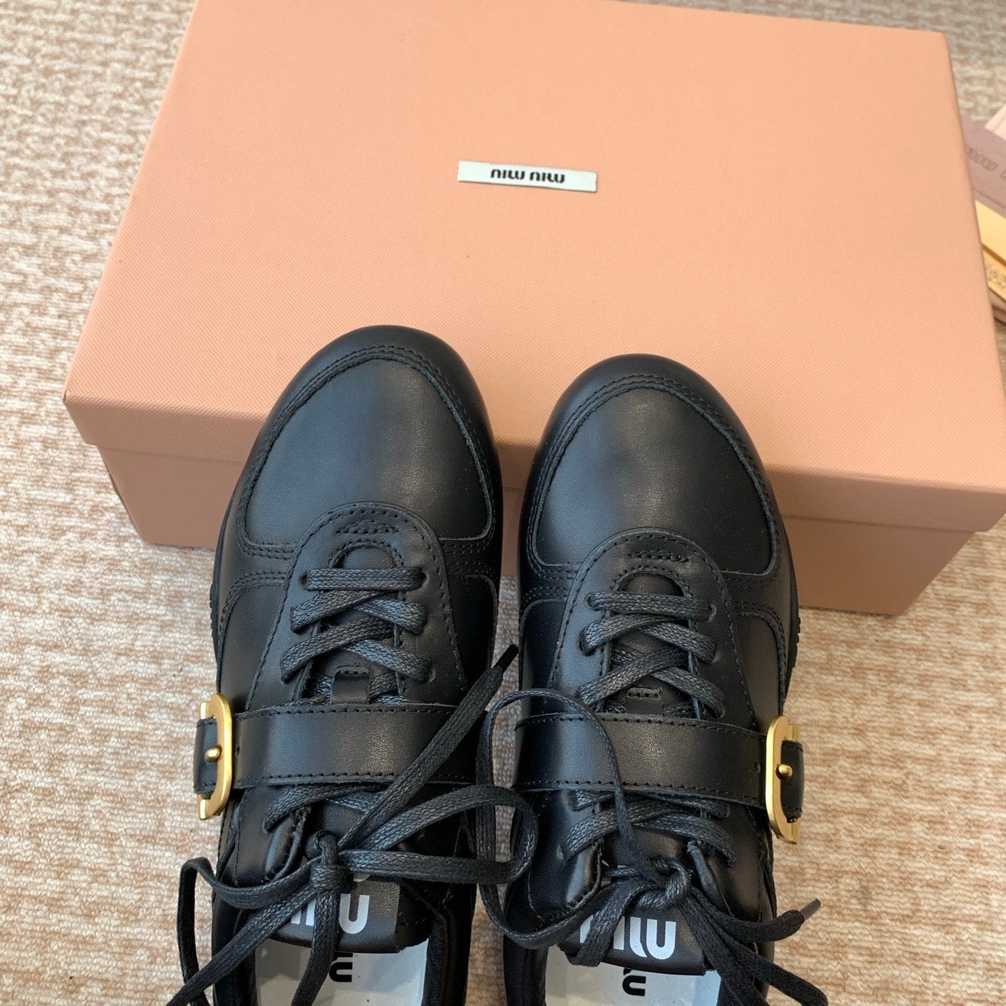 GYMNASIUM SNEAKER IN BLACK CALFSKIN WITH GOLD BUCKLED STRAP