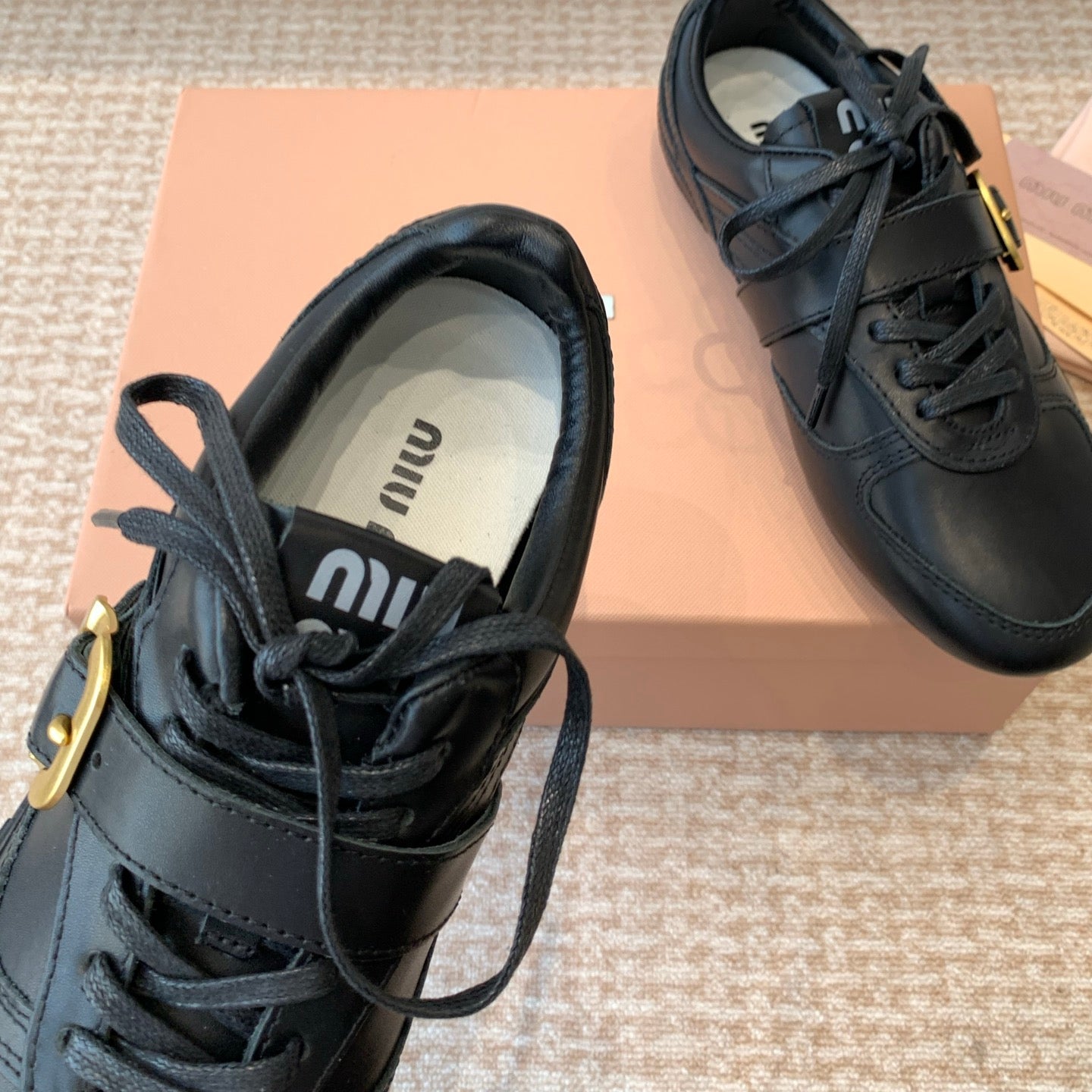 GYMNASIUM SNEAKER IN BLACK CALFSKIN WITH GOLD BUCKLED STRAP