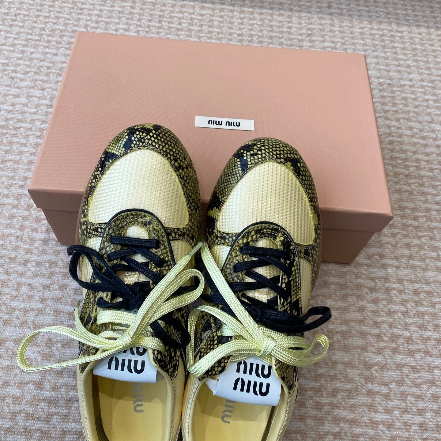 GYMNASIUM SNEAKER IN YELLOW FABRIC SNAKE EFFECT CALFSKIN