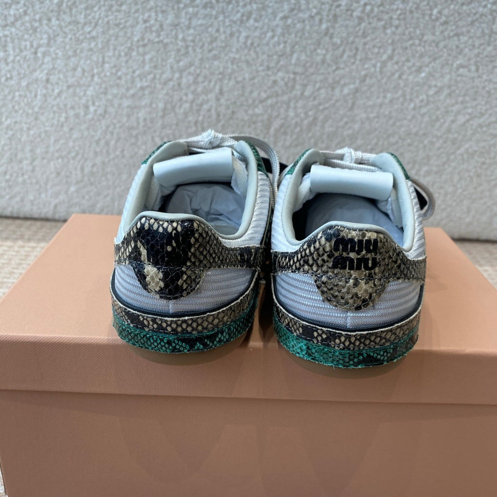 GYMNASIUM SNEAKER IN SILVER FABRIC AND DARK GREEN SNAKE EFFECT CALFSKIN