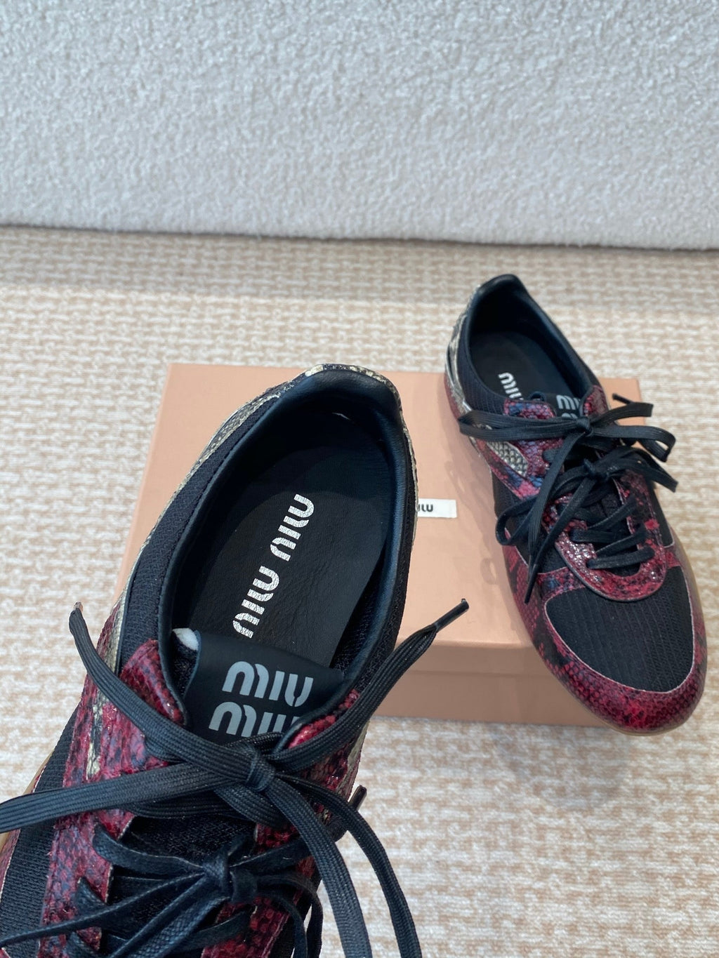 GYMNASIUM SNEAKER IN BLACK FABRIC AND BLACK RED SNAKE EFFECT CALFSKIN