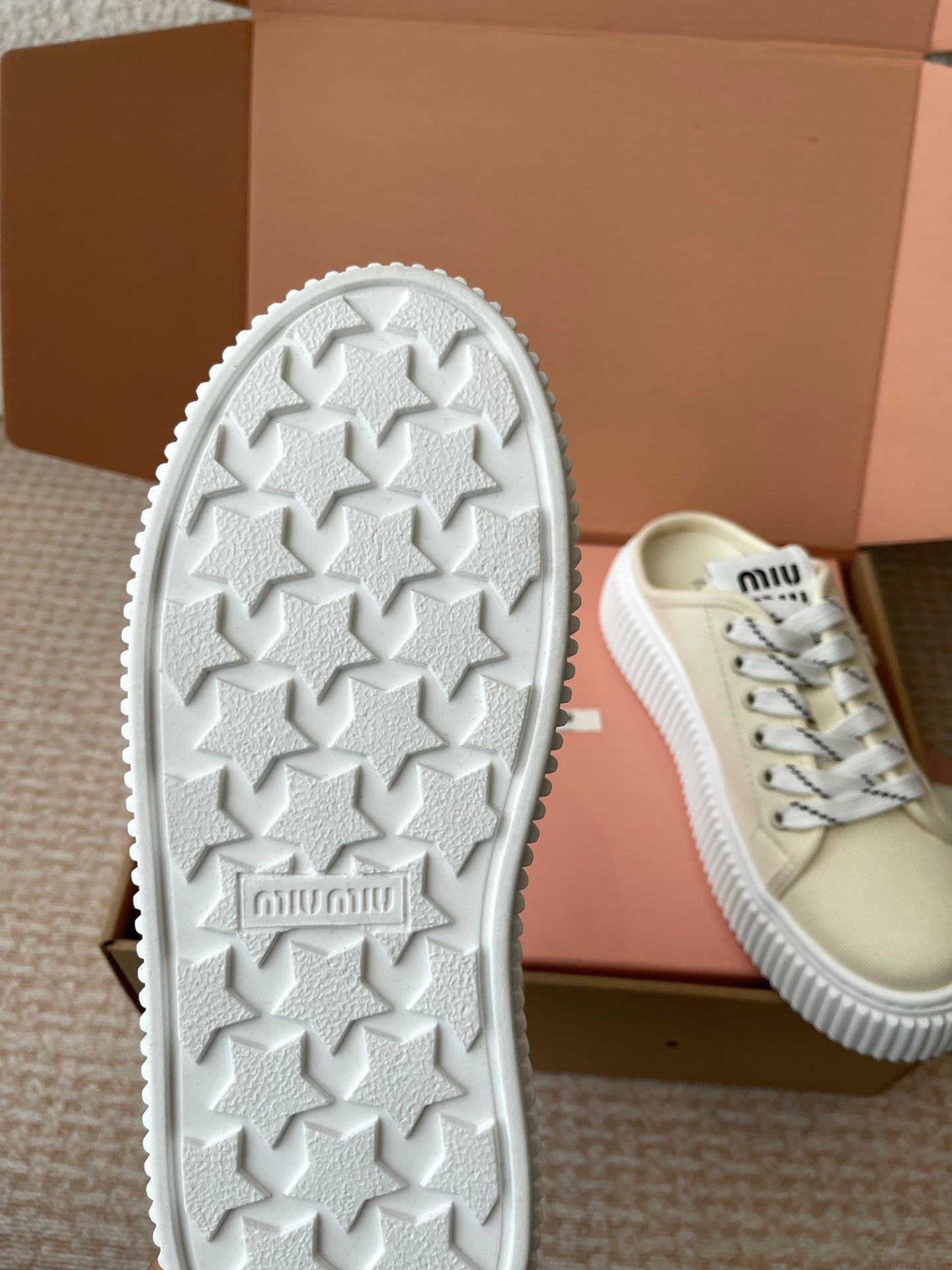 WASH SNEAKER MULES IN OFF WHITE DENIM WHITE STRIPED LACES