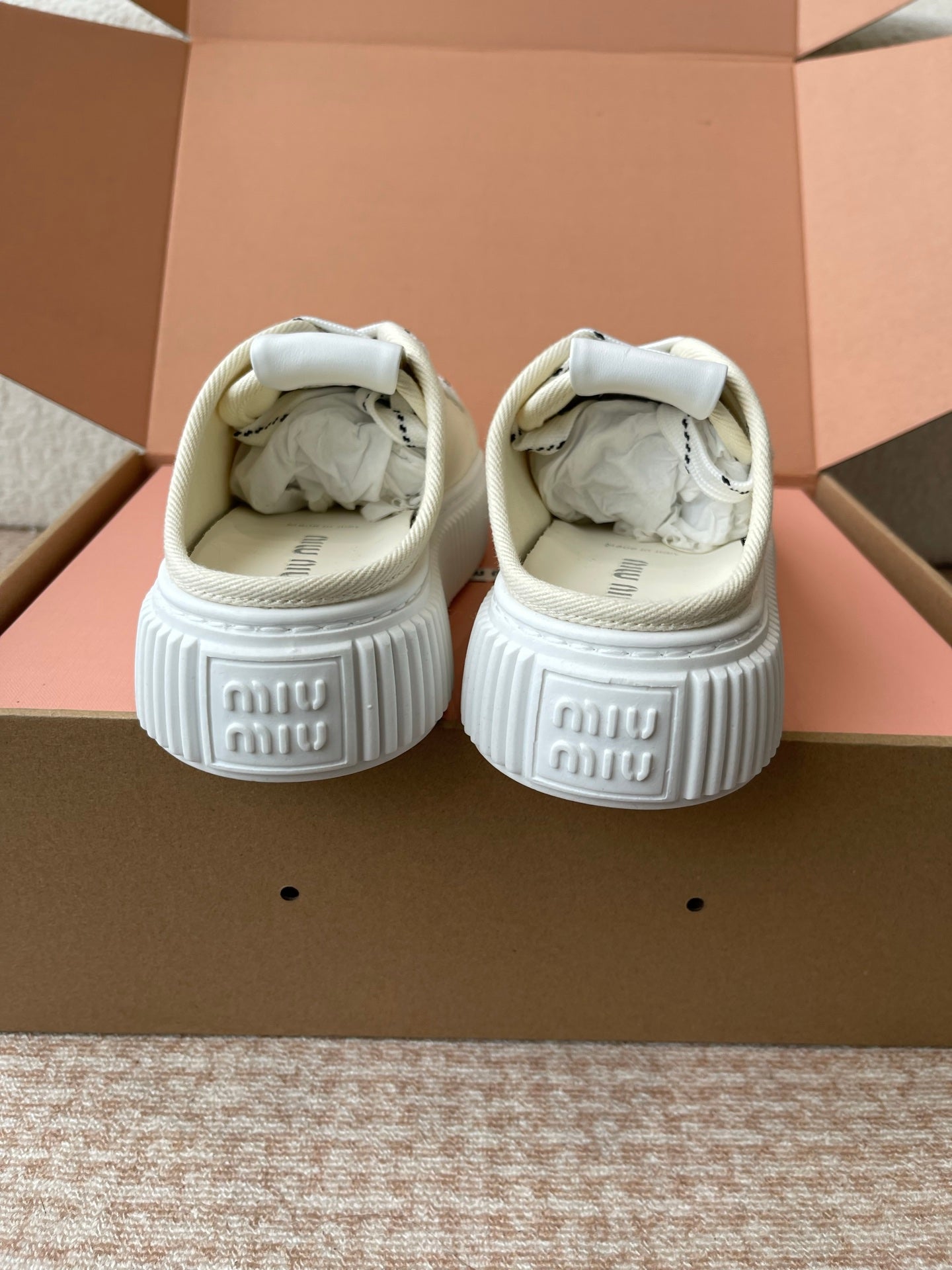 WASH SNEAKER MULES IN OFF WHITE DENIM WHITE STRIPED LACES