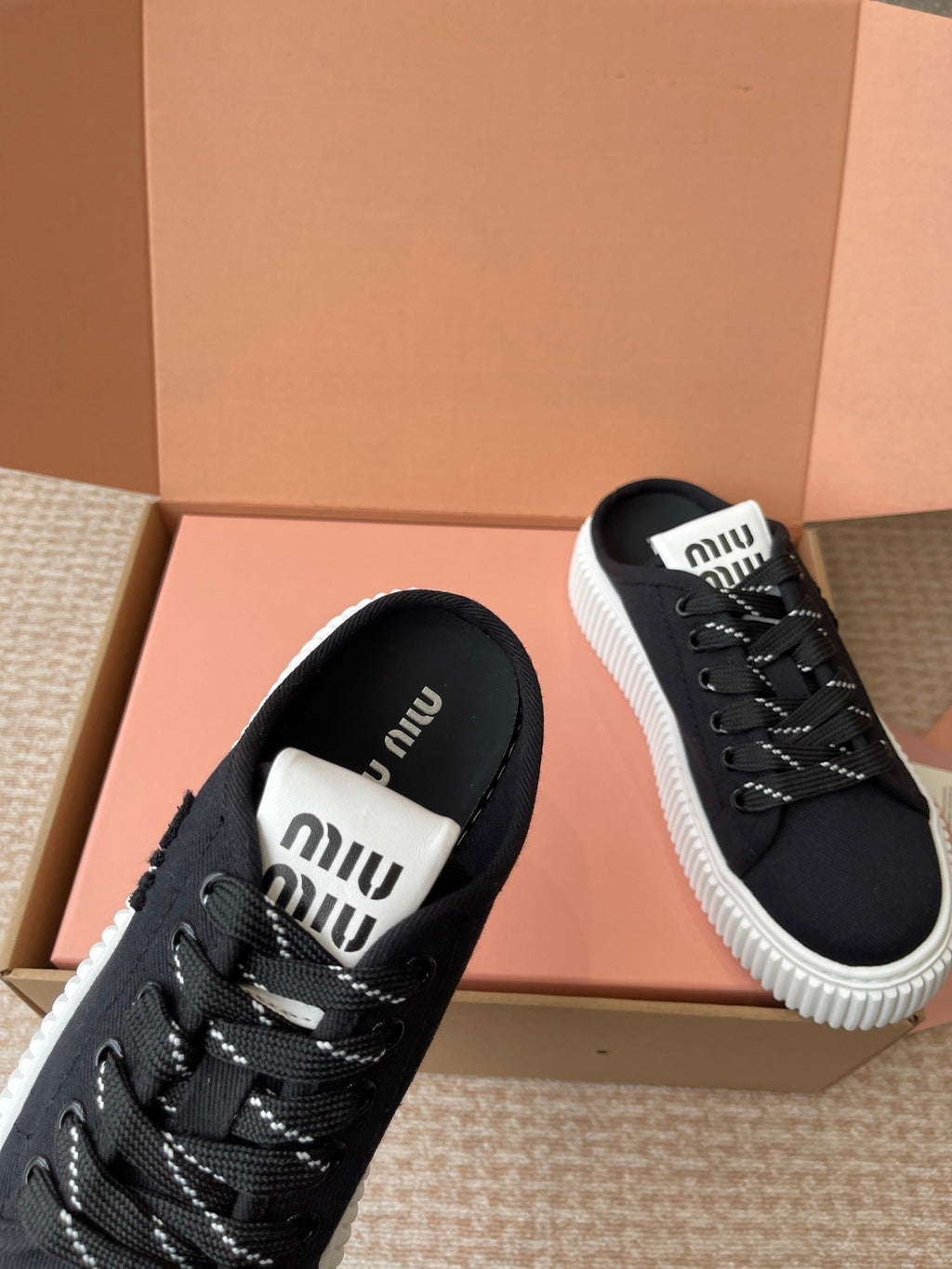 WASH SNEAKER MULES IN BLACK DENIM