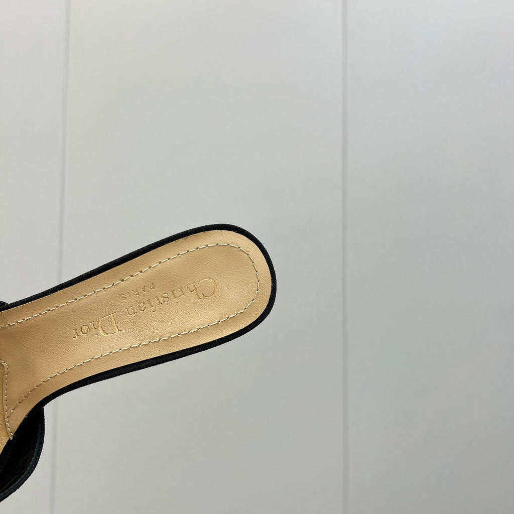 HIGH ADIORABLE MULE IN BLACK FABRIC