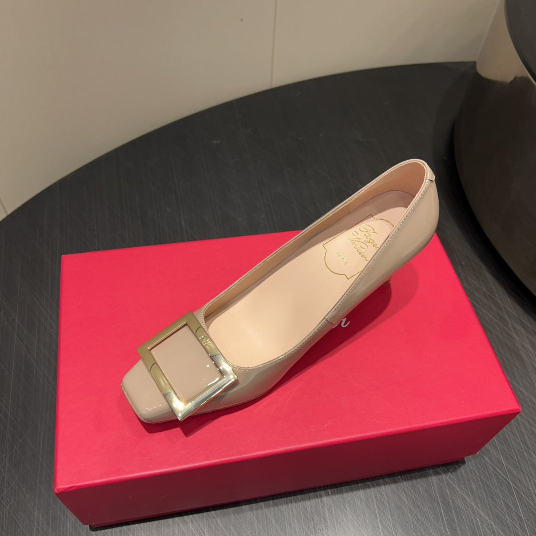 BELLE VIVIER PUMPS IN NUDE GLOSSY CALFSKIN GOLD BUCKLE