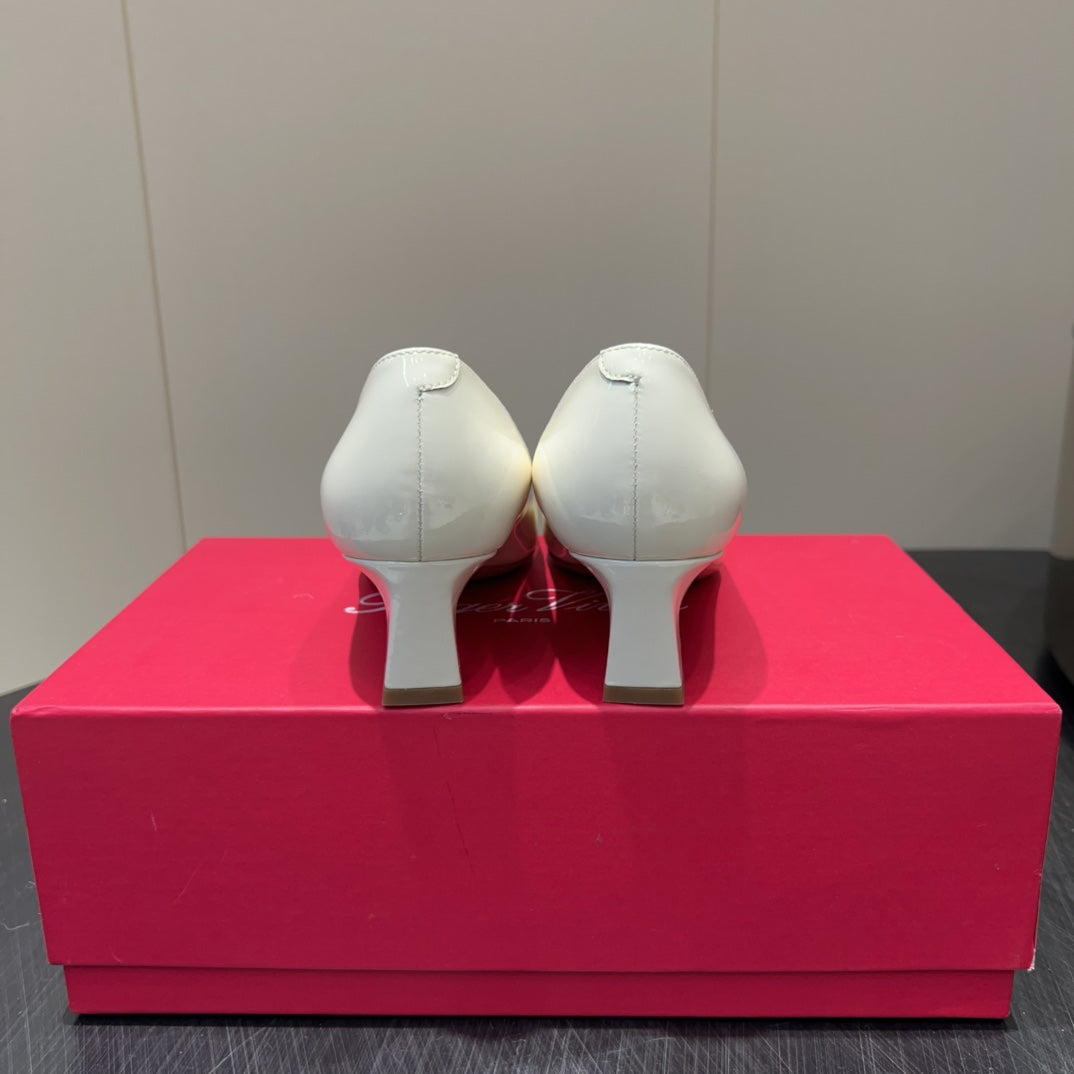 ROGER VIVIER 25S BELLE VIVIER PUMPS 45MM IN IVORY CALFSKIN GOLD BUCKLE